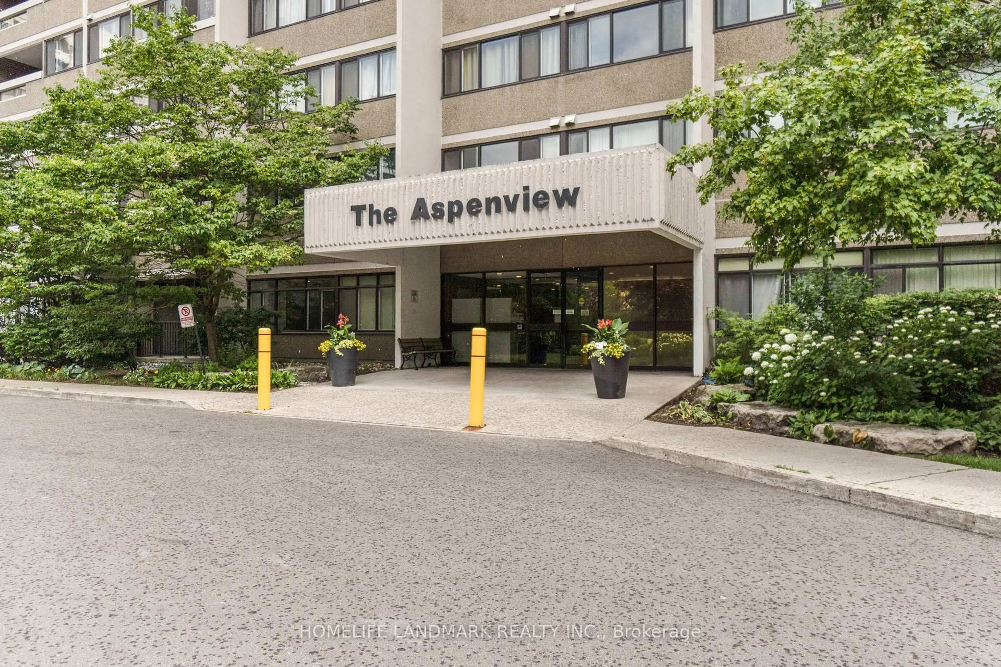 Lobby for 50 Elm Dr #910, Mississauga Ontario L5A 3X2