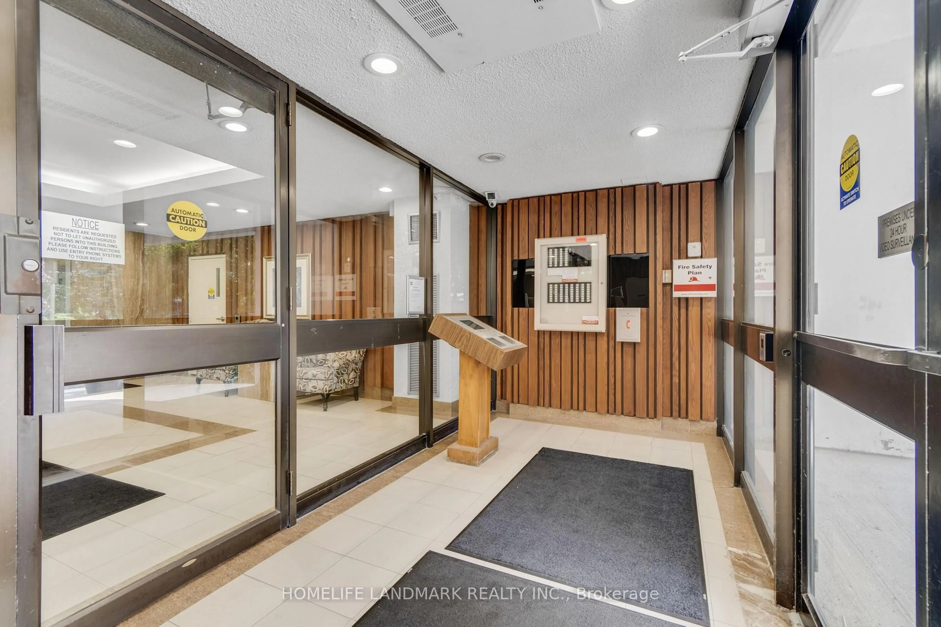 Indoor foyer for 50 Elm Dr #910, Mississauga Ontario L5A 3X2