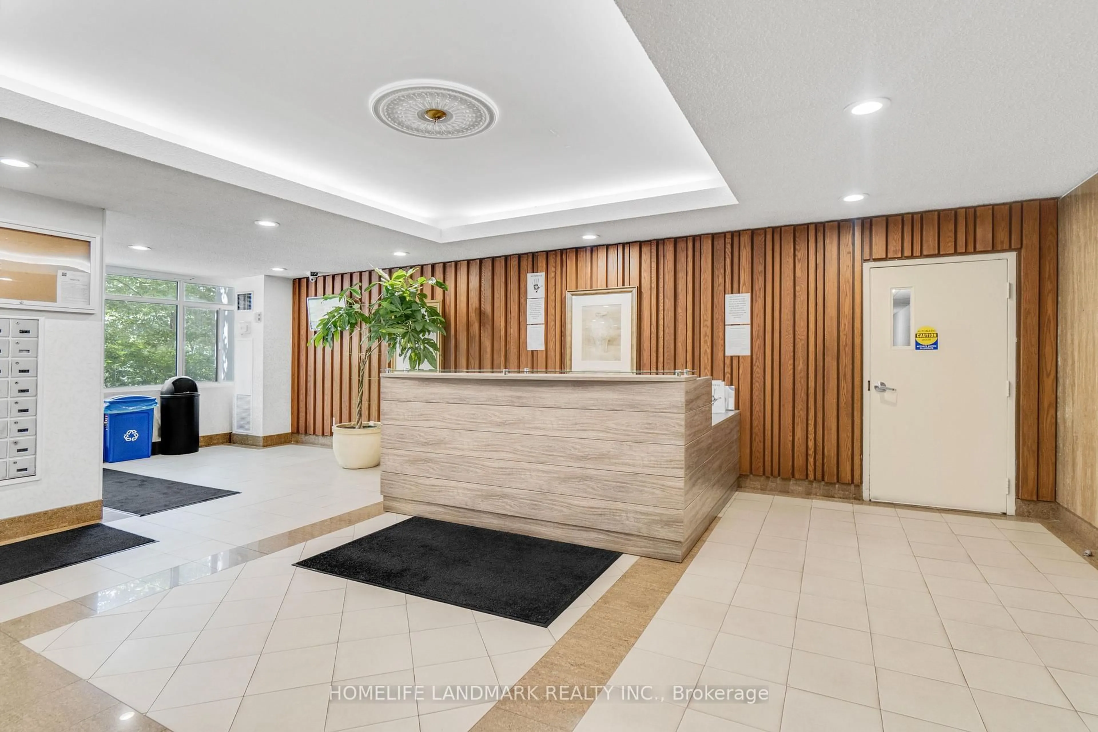 Lobby for 50 Elm Dr #910, Mississauga Ontario L5A 3X2