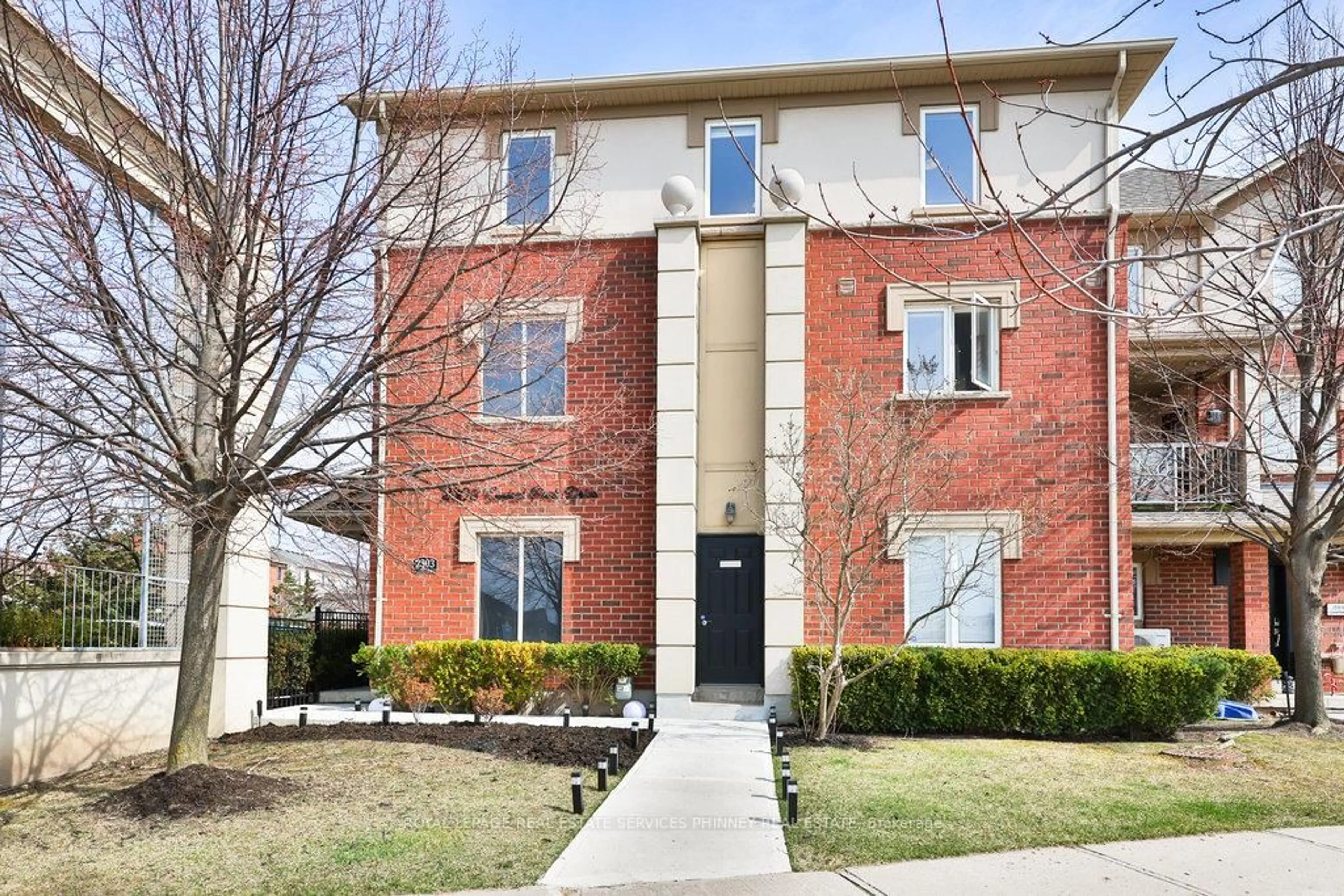 Home with brick exterior material, street for 2303 Central Park Dr #6, Oakville Ontario L6H 0E5