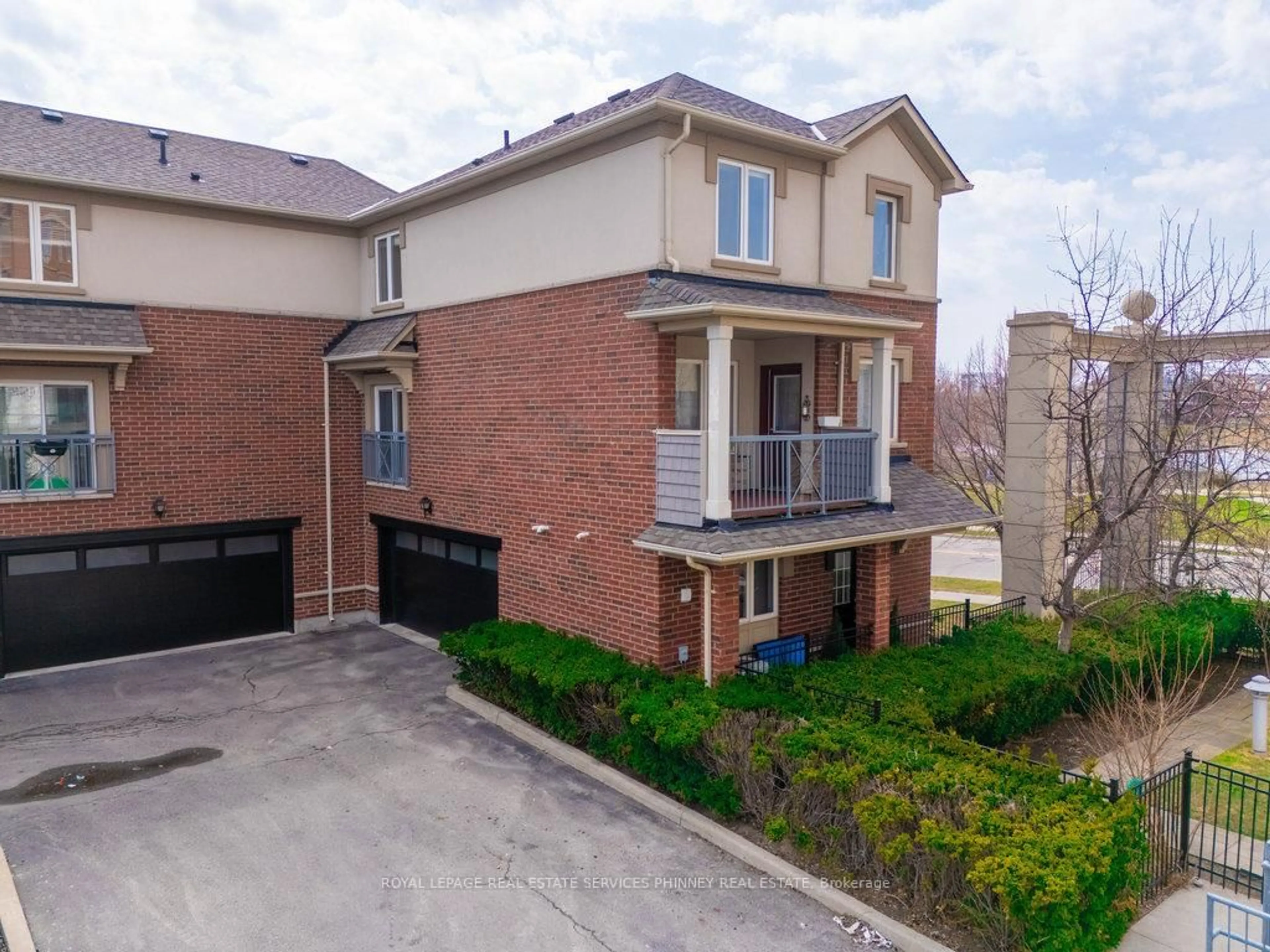 A pic from outside/outdoor area/front of a property/back of a property/a pic from drone, street for 2303 Central Park Dr #6, Oakville Ontario L6H 0E5