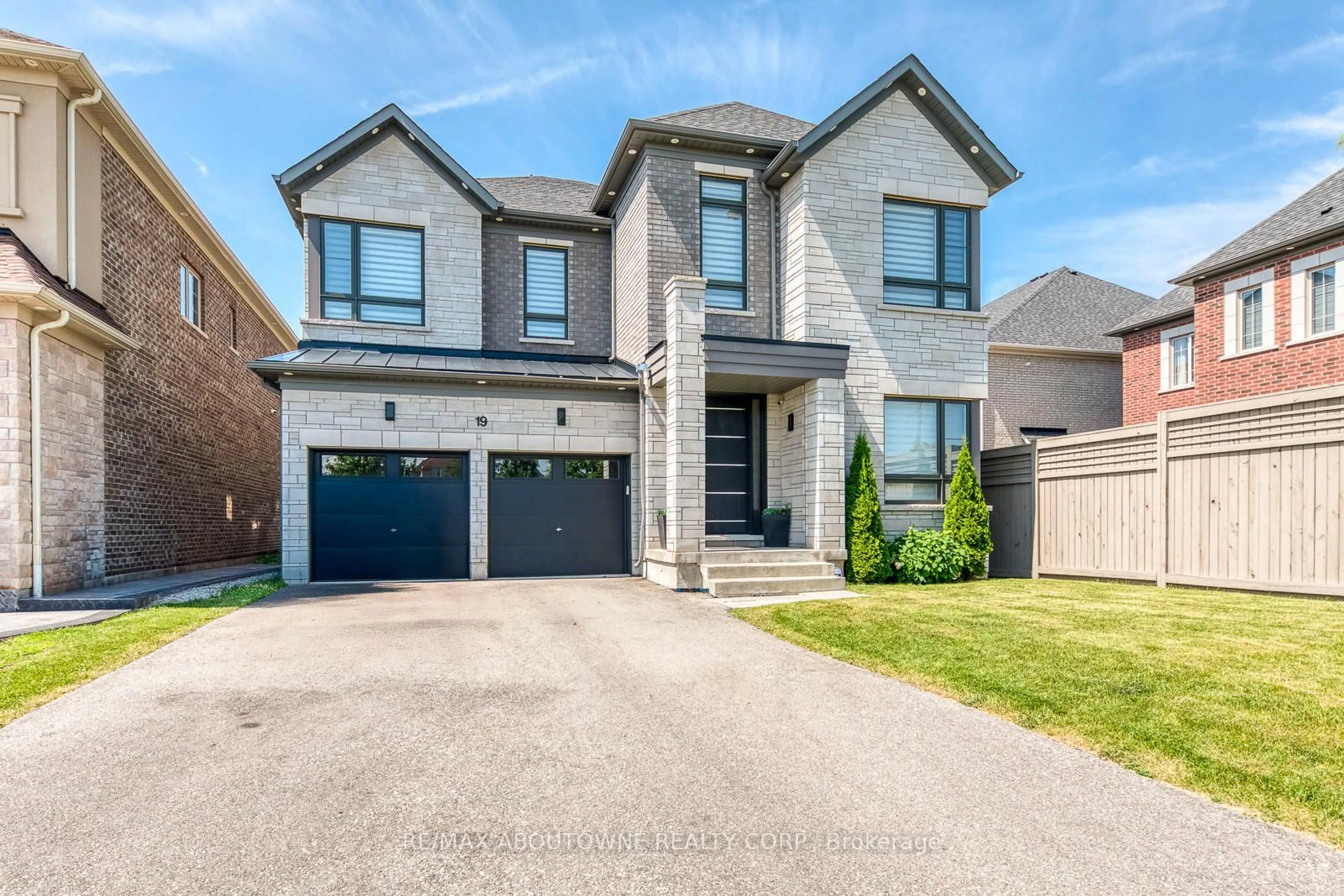 Home with brick exterior material, street for 19 Raindrop Terr, Brampton Ontario L6X 5P2