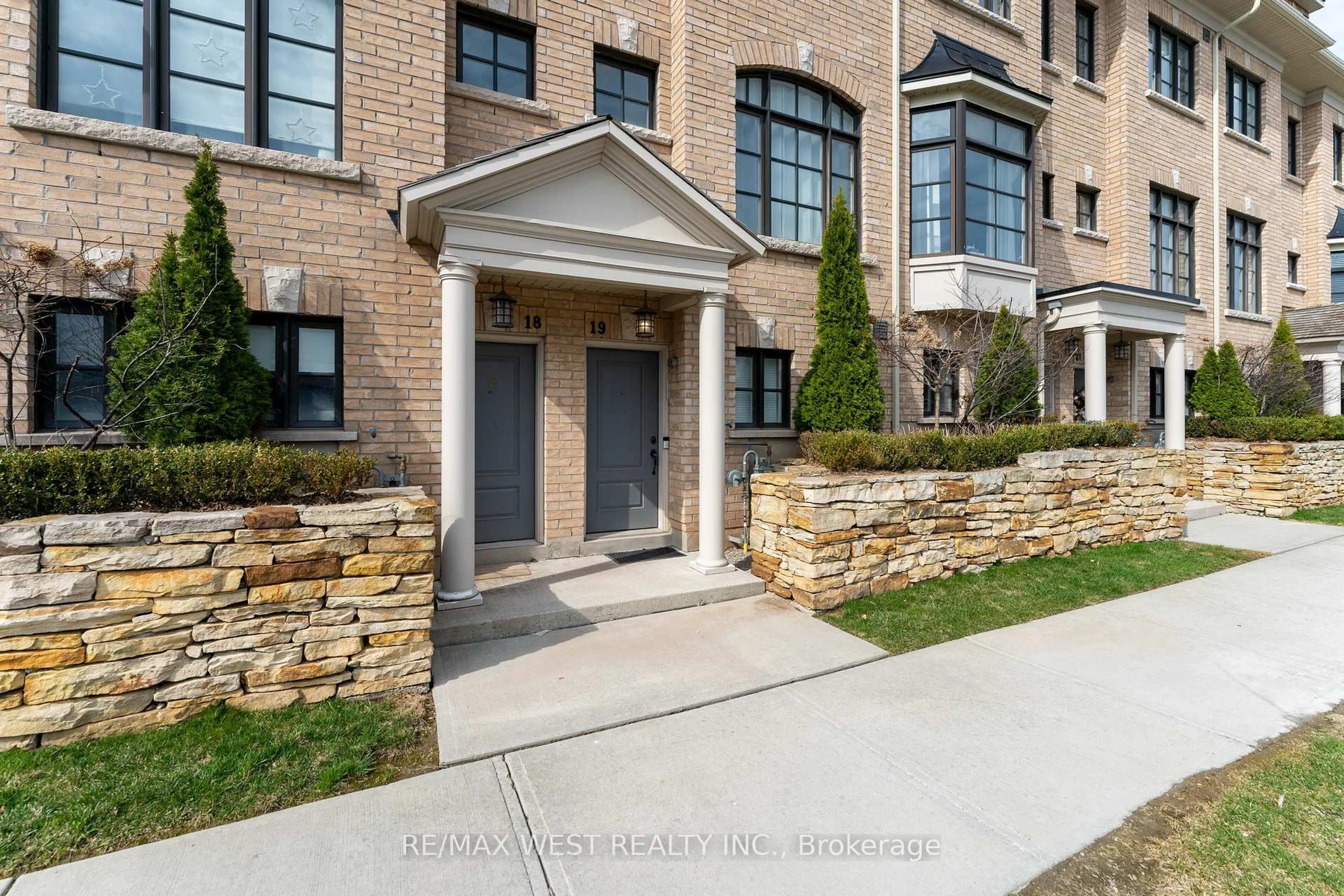 Unknown for 2172 Trafalgar Rd #19, Oakville Ontario L6H 7H2