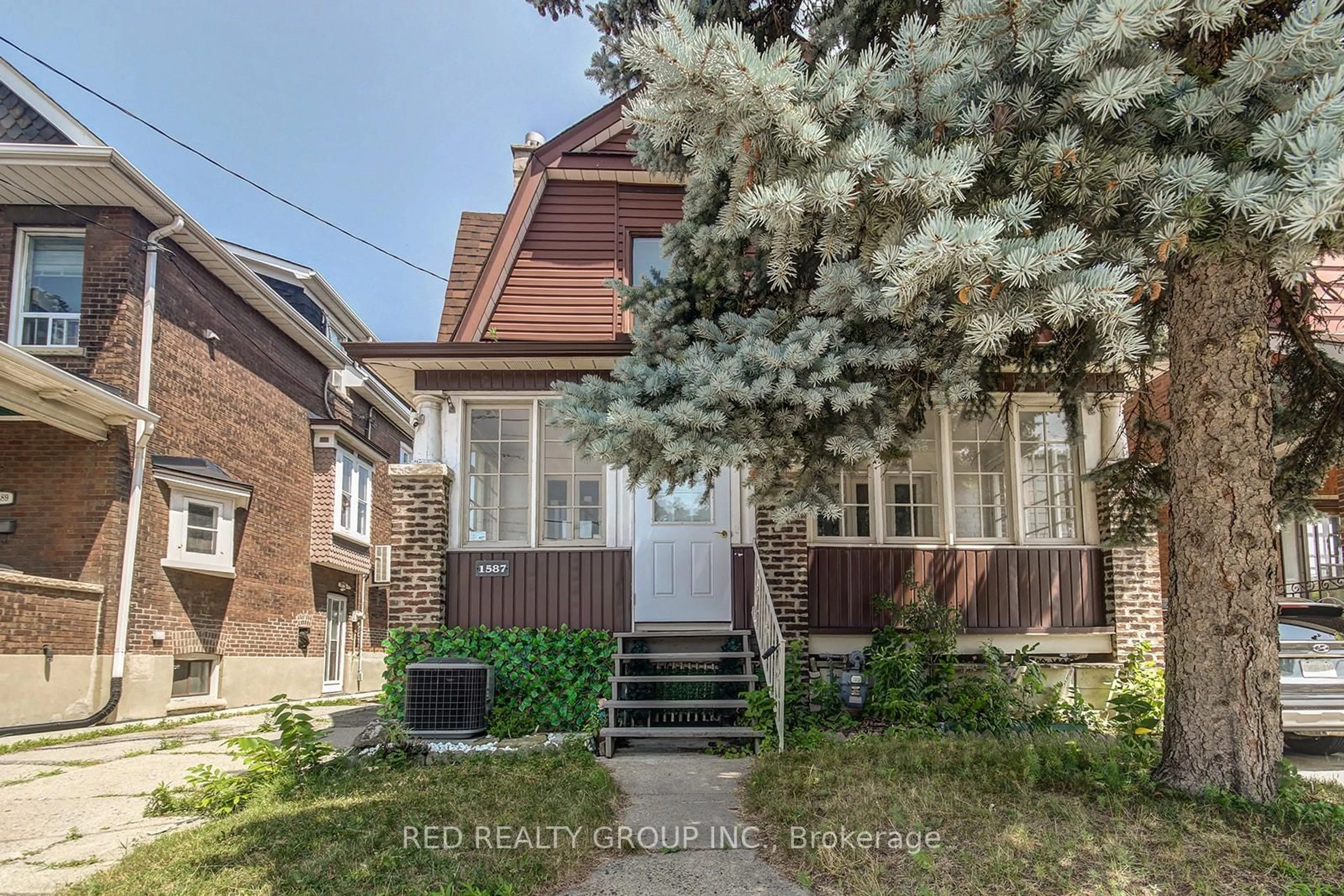 Home with brick exterior material, street for 1587 Dufferin St, Toronto Ontario M6H 3L5