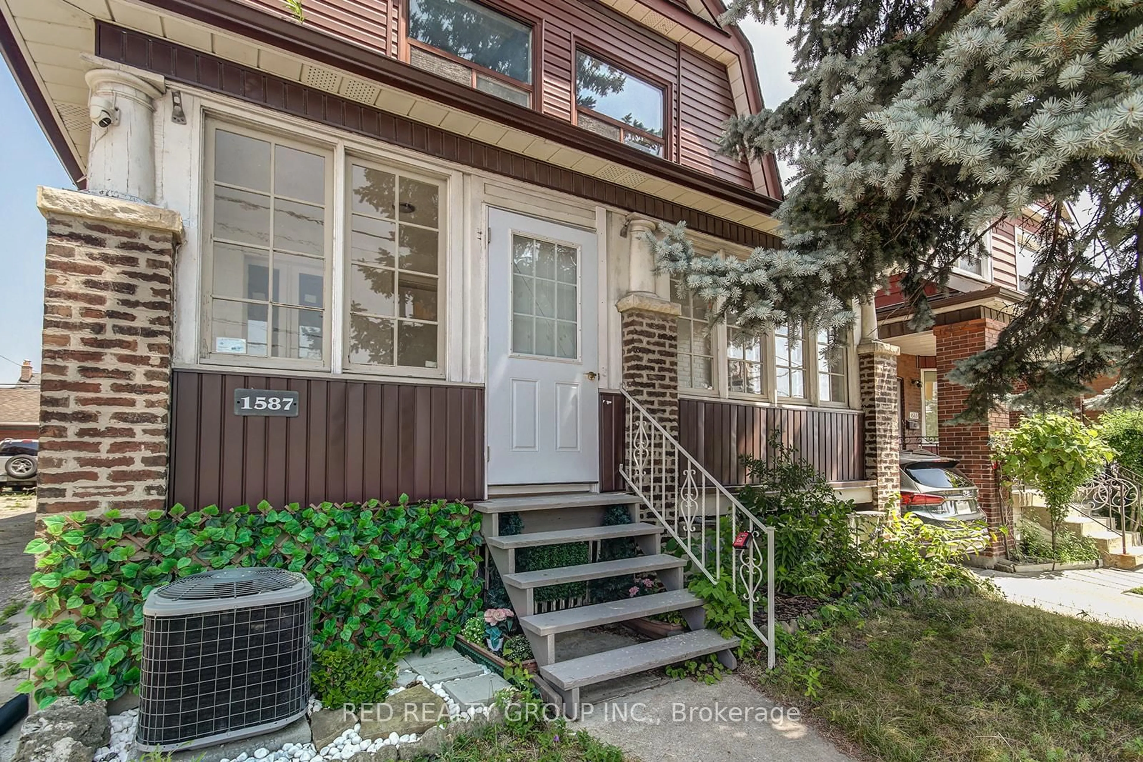 Unknown for 1587 Dufferin St, Toronto Ontario M6H 3L5