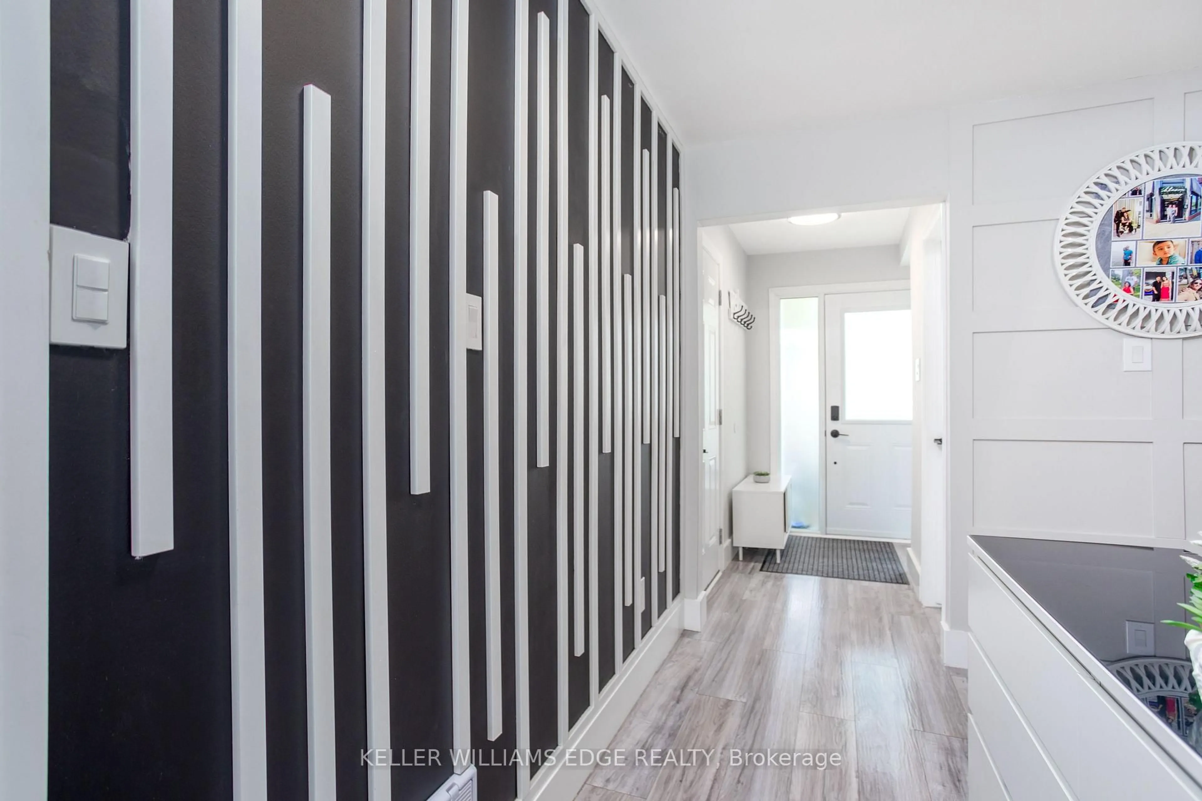 Indoor entryway for 4189 Longmoor Dr #5, Burlington Ontario L7L 5J9
