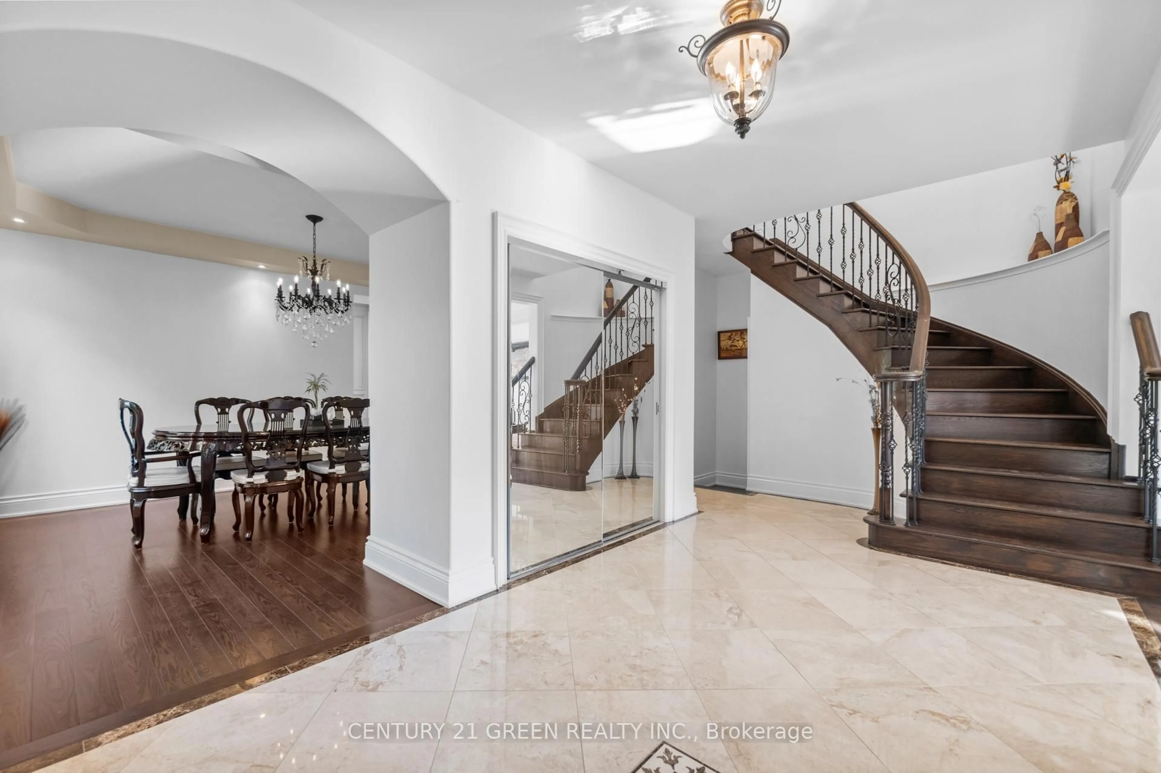 Indoor foyer for 345 Potts Terrace, Milton Ontario L9T 0X5