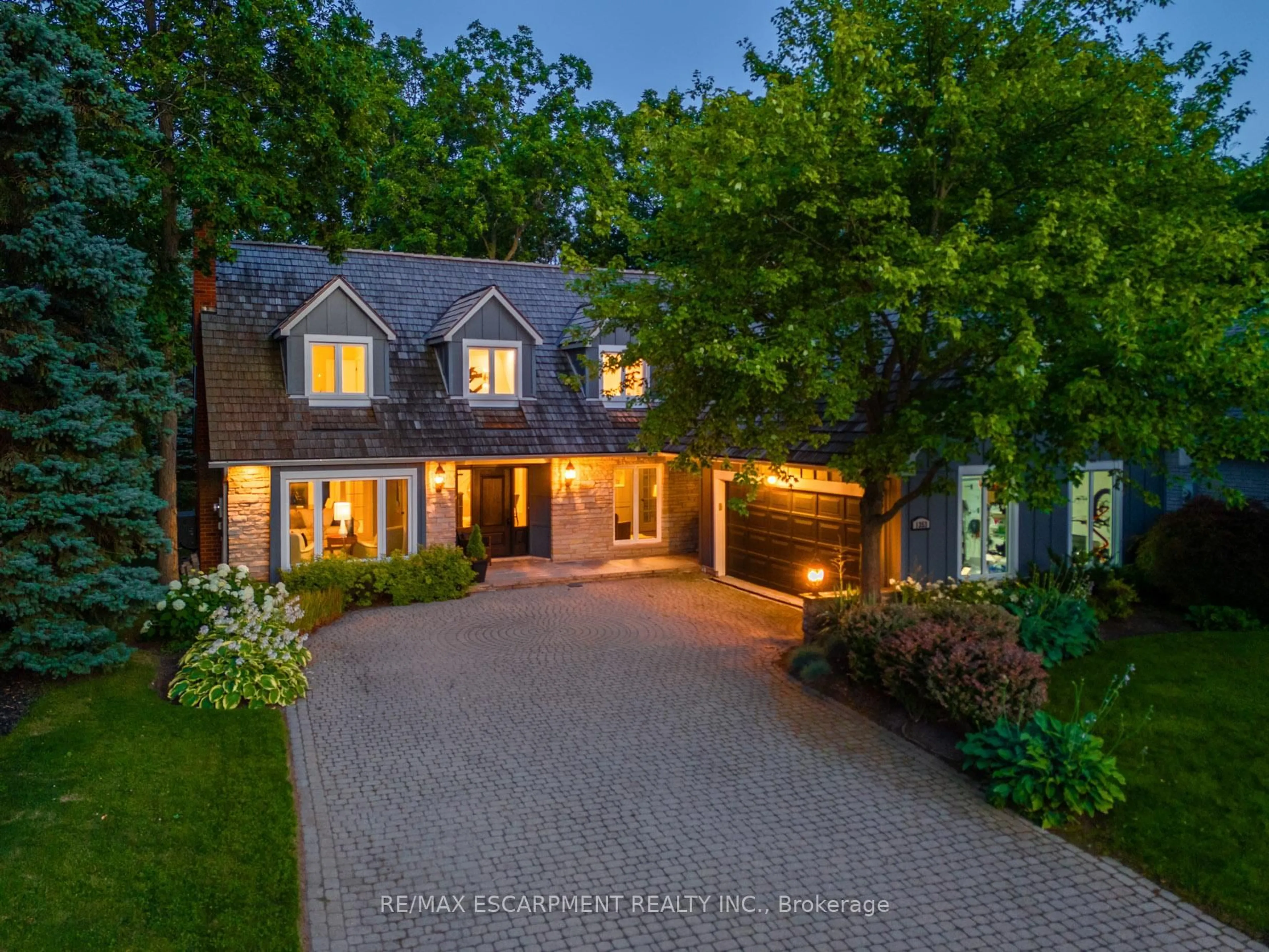Unknown for 1353 Hazelton Blvd, Burlington Ontario L7P 4T9