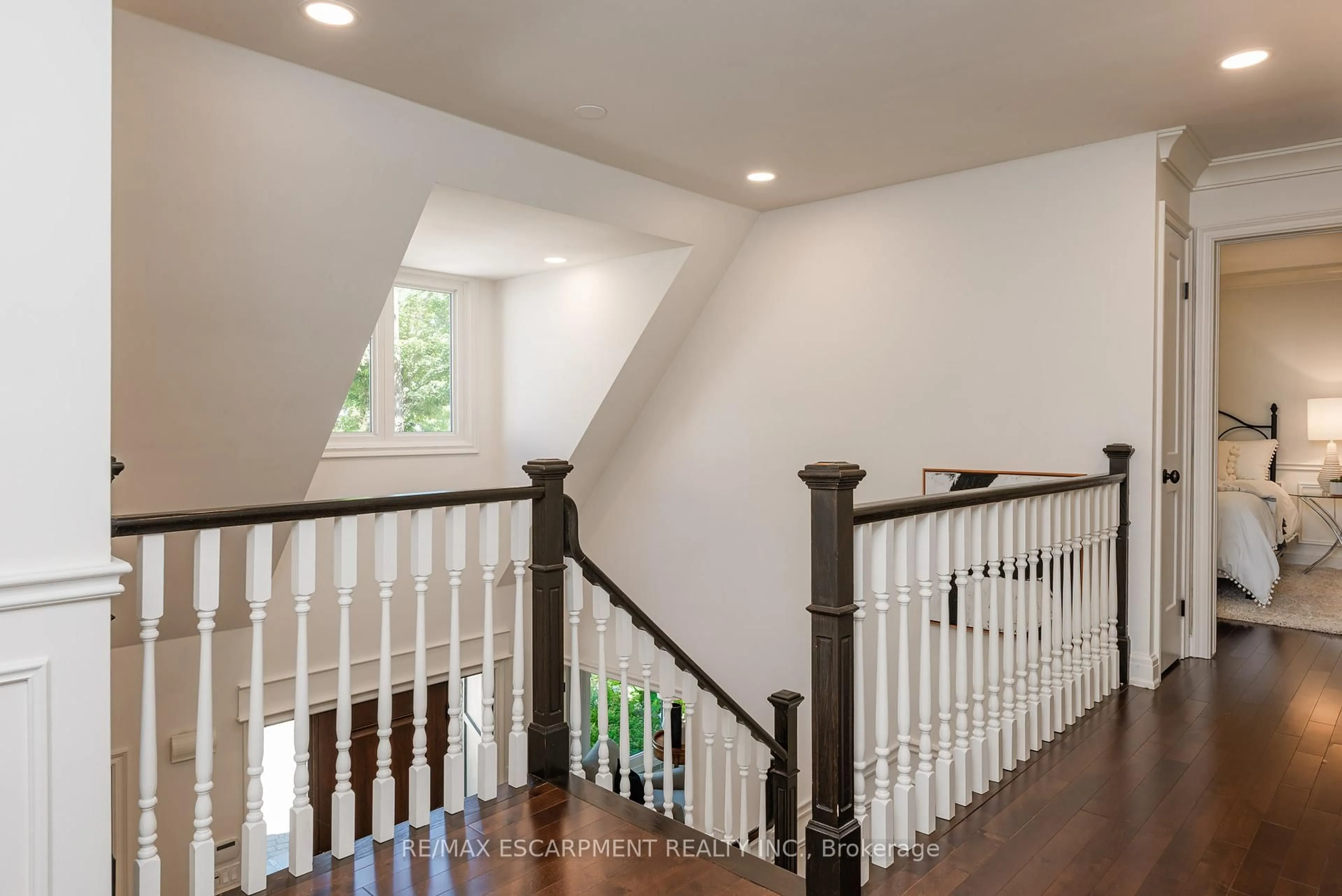 Stairs for 1353 Hazelton Blvd, Burlington Ontario L7P 4T9