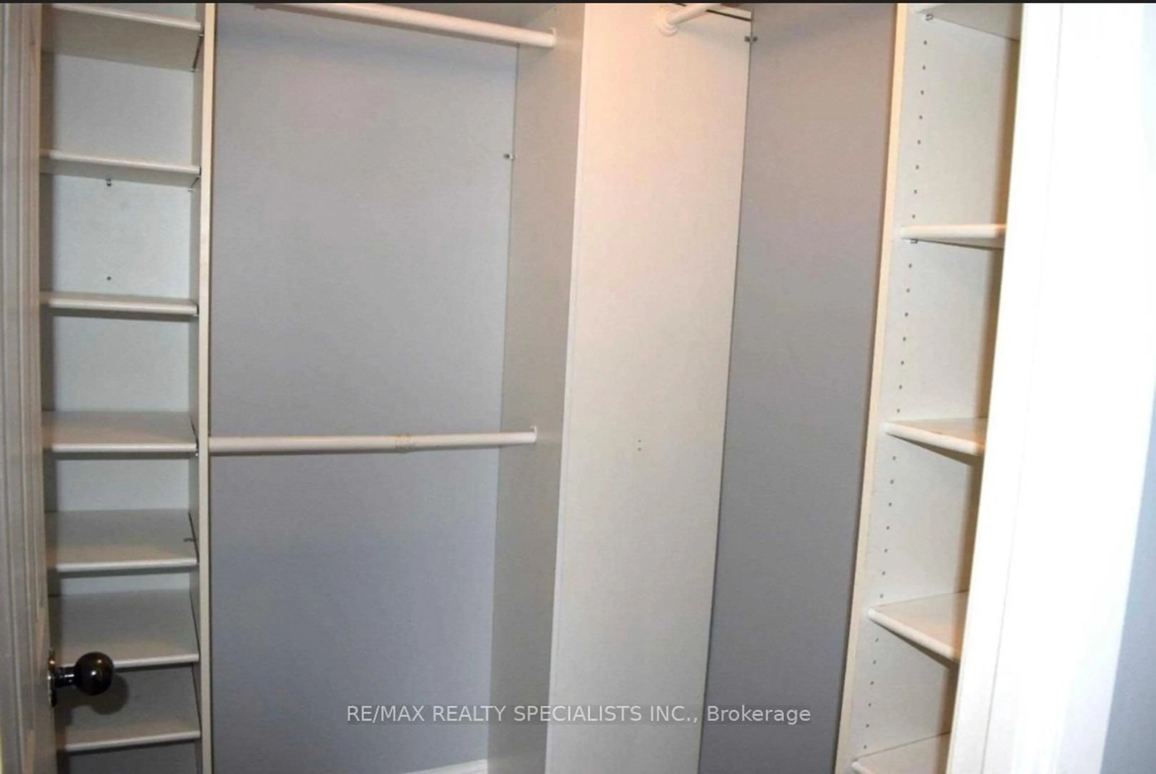 Storage room or clothes room or walk-in closet for 50 Eglinton Ave #605, Mississauga Ontario L5R 3P4