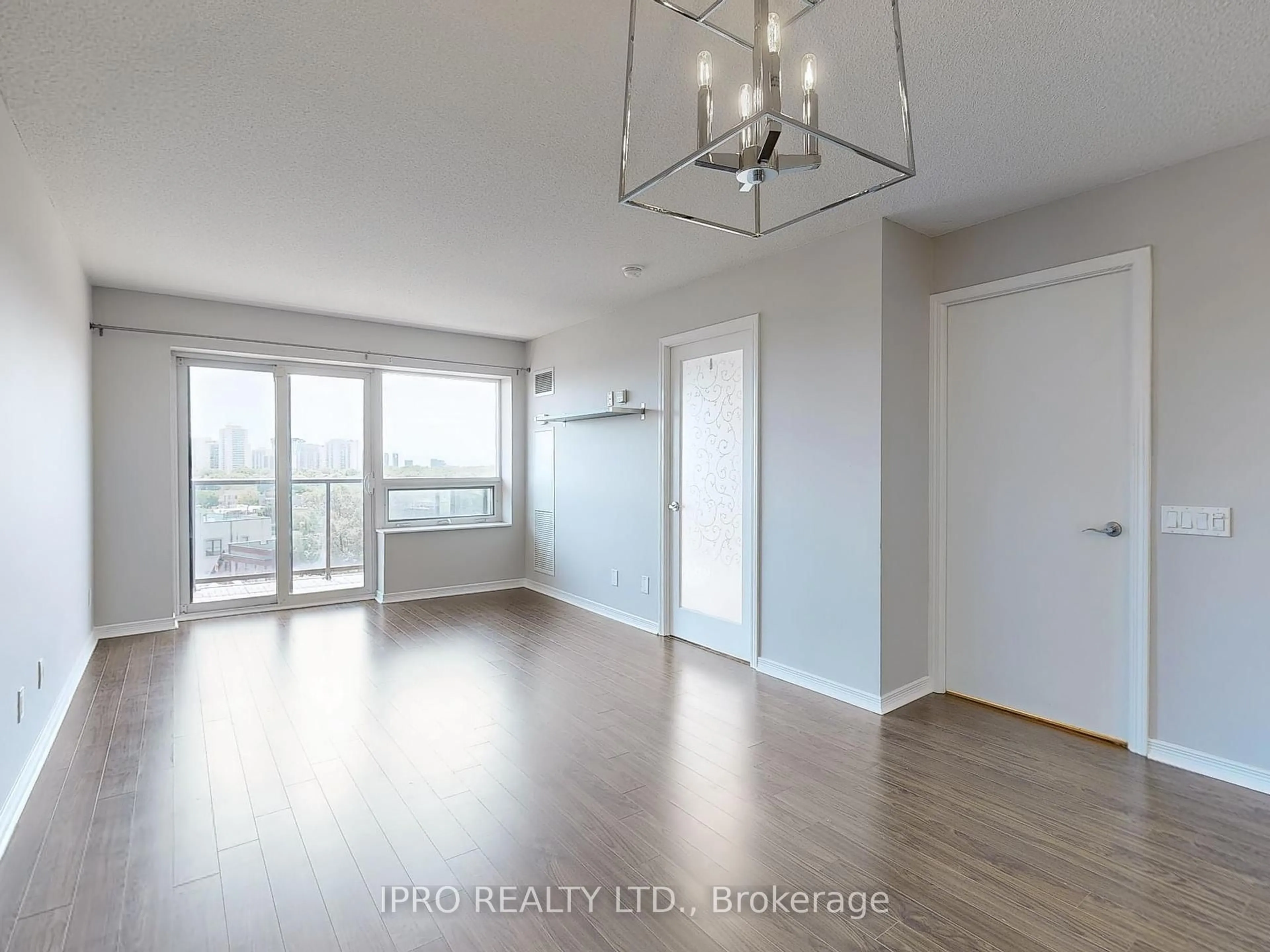 Unknown for 61 Heintzman St #816, Toronto Ontario M6P 5A2