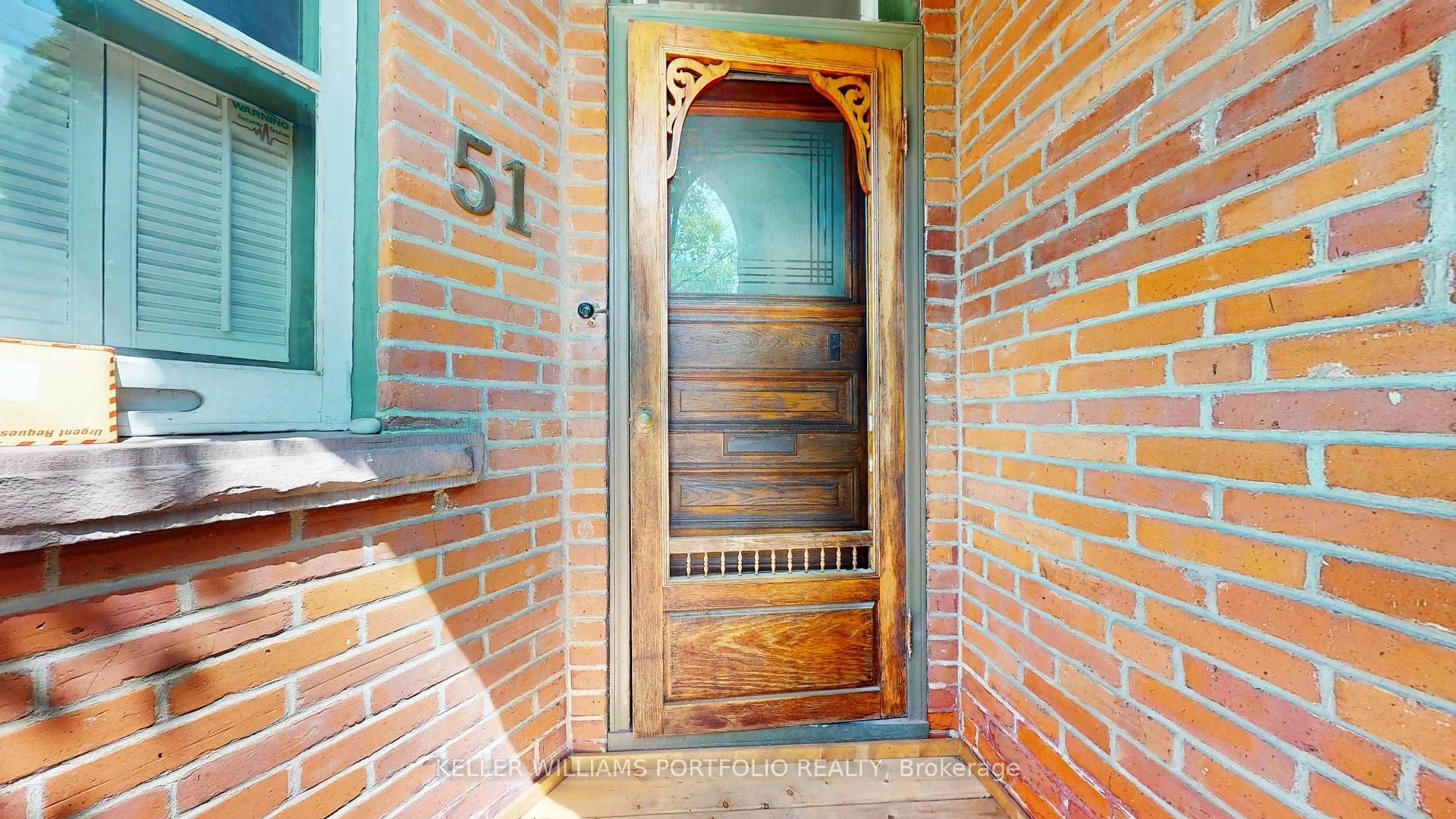 Indoor entryway for 51 Macdonell Ave, Toronto Ontario M6R 2A3