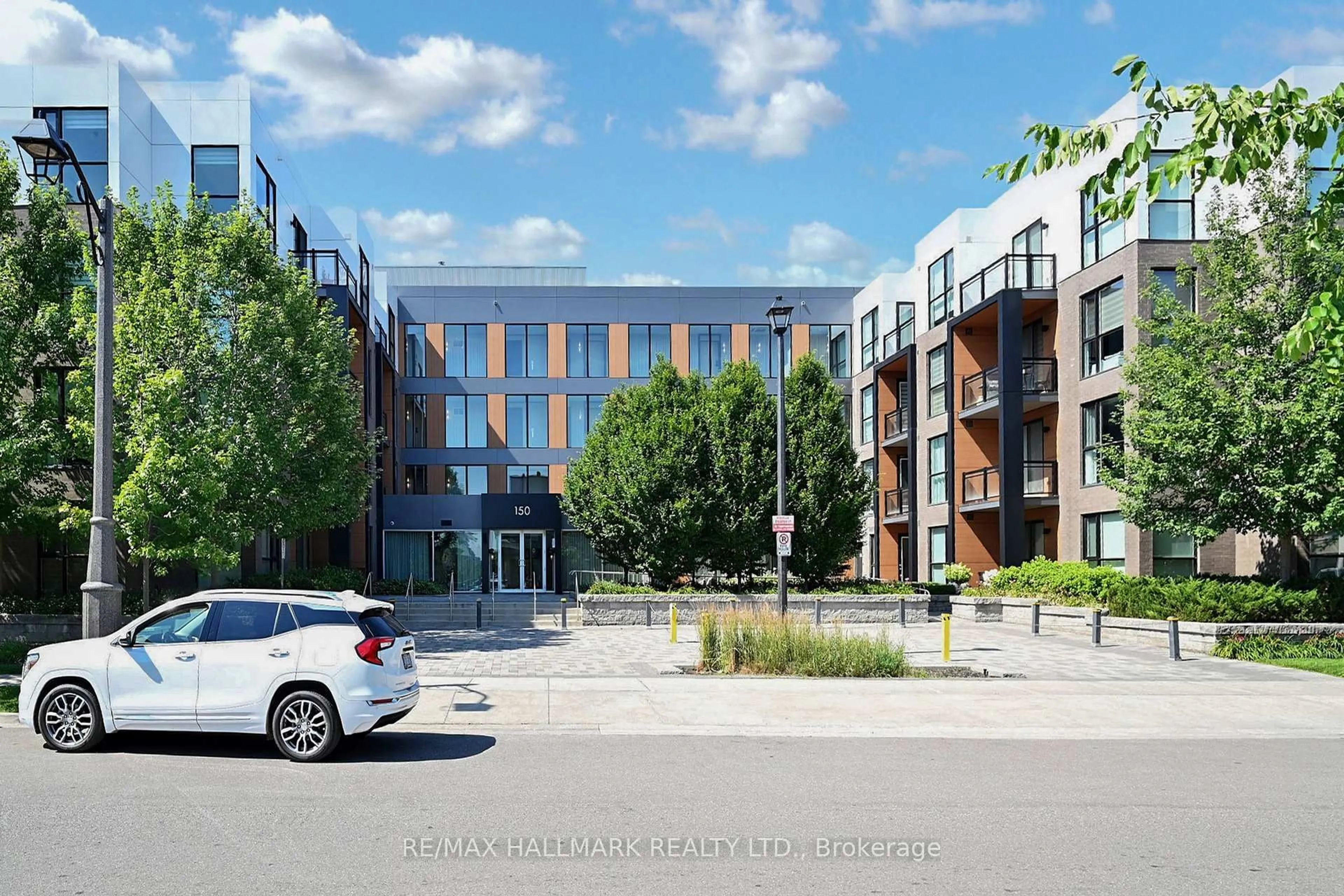 Patio, building for 150 Sabina Dr #416, Oakville Ontario L6H 7C3