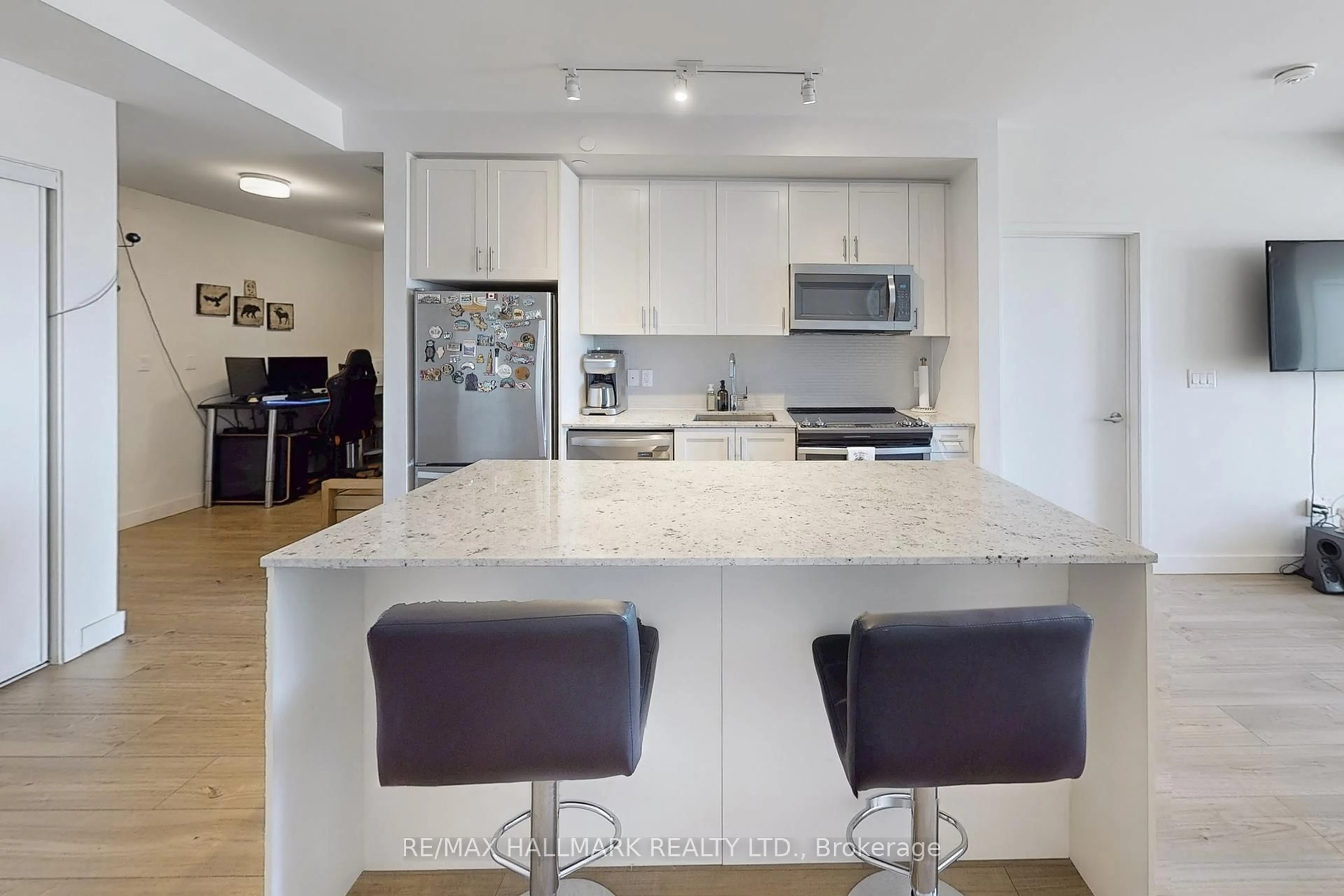 Open concept kitchen, unknown for 150 Sabina Dr #416, Oakville Ontario L6H 7C3