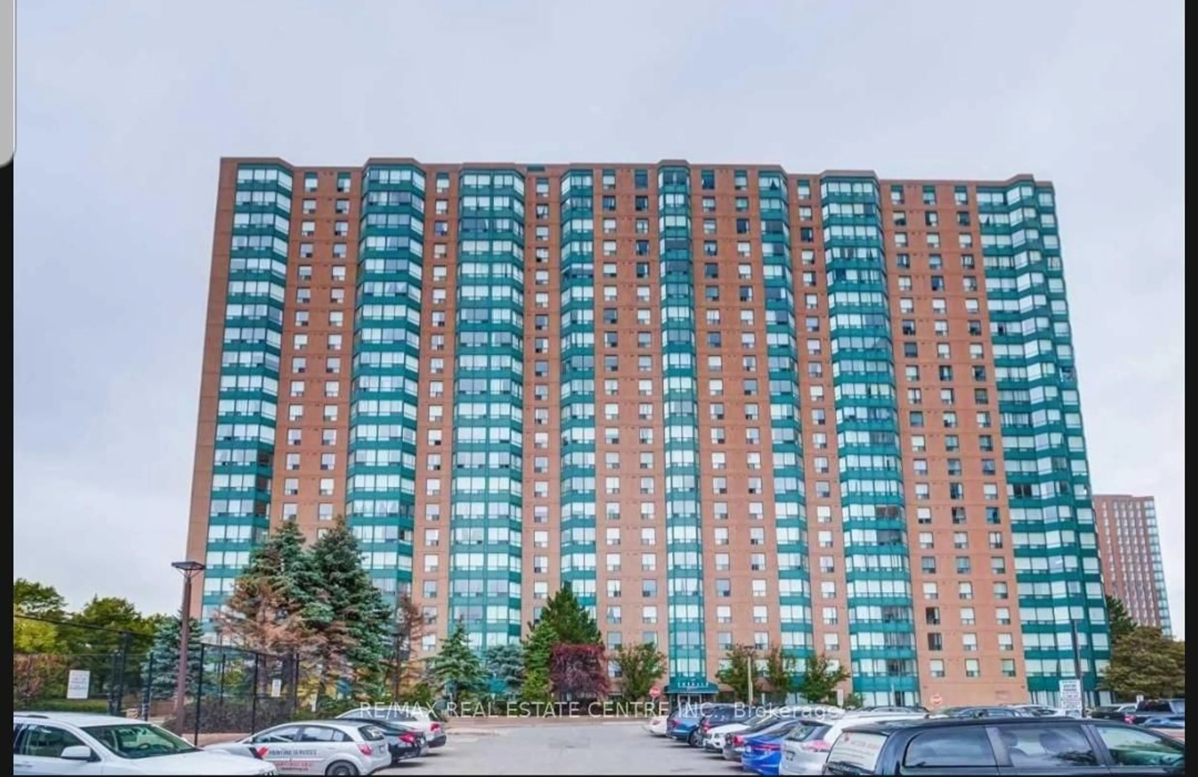 Unknown for 135 Hillcrest Ave, Mississauga Ontario L5B 4B1