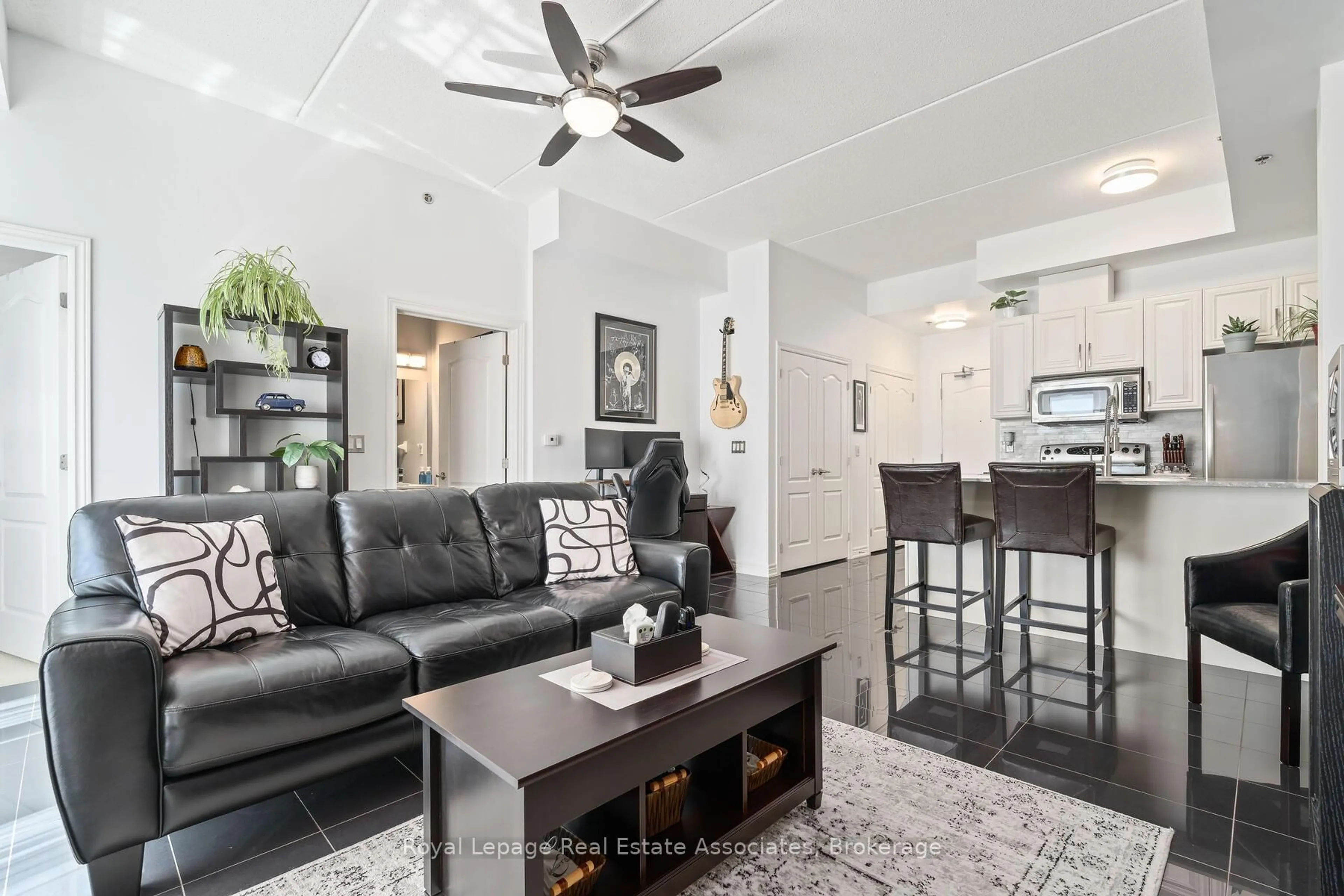 Living room with furniture, unknown for 1421 Costigan Rd #614, Milton Ontario L9T 2N4