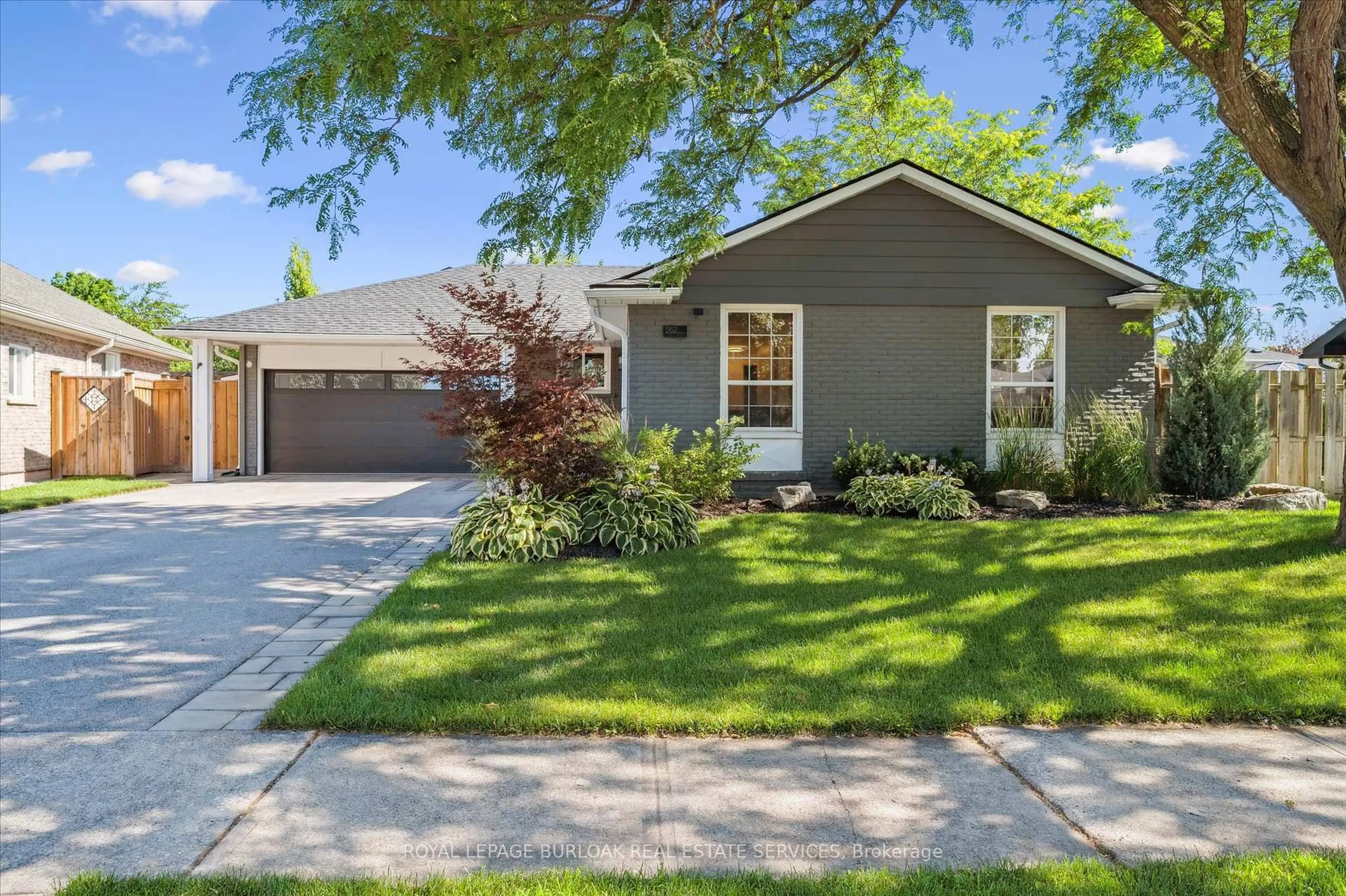 Home with vinyl exterior material, street for 562 Limerick Rd, Burlington Ontario L7L 2K6