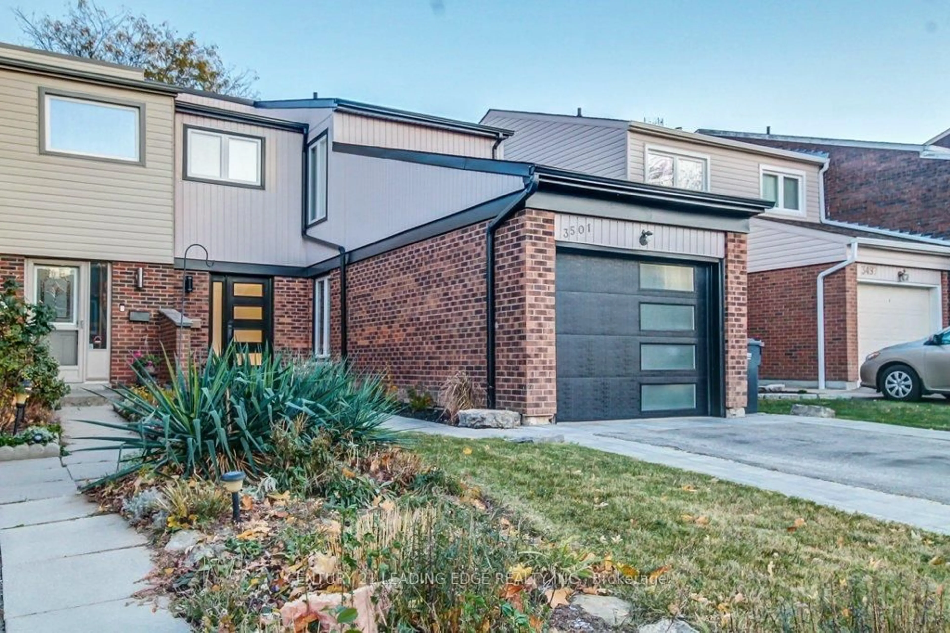 Home with brick exterior material, street for 3501 ASH ROW Cres, Mississauga Ontario L5L 1K3