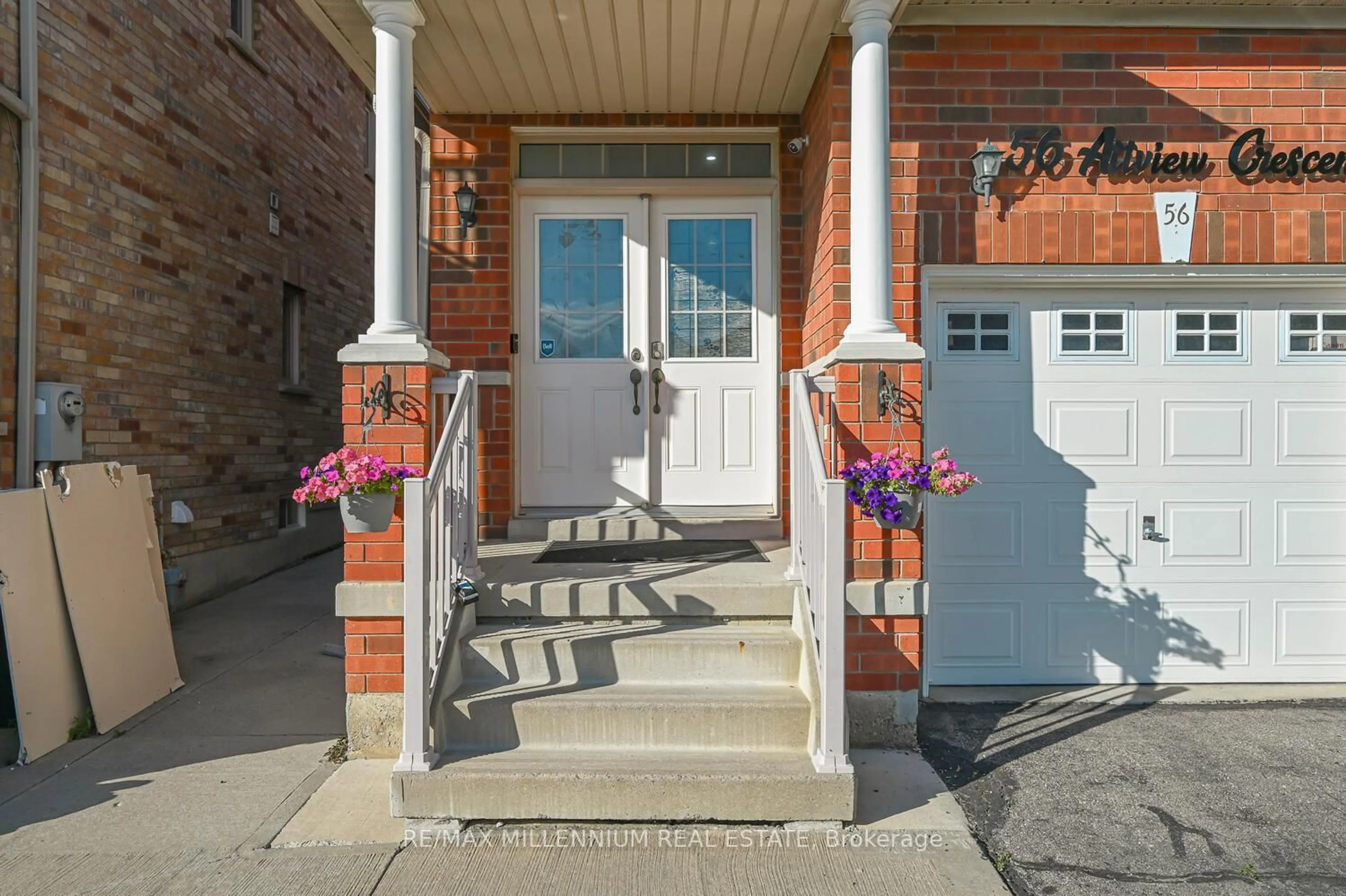 Indoor entryway for 56 Attview Cres, Brampton Ontario L6P 2R5