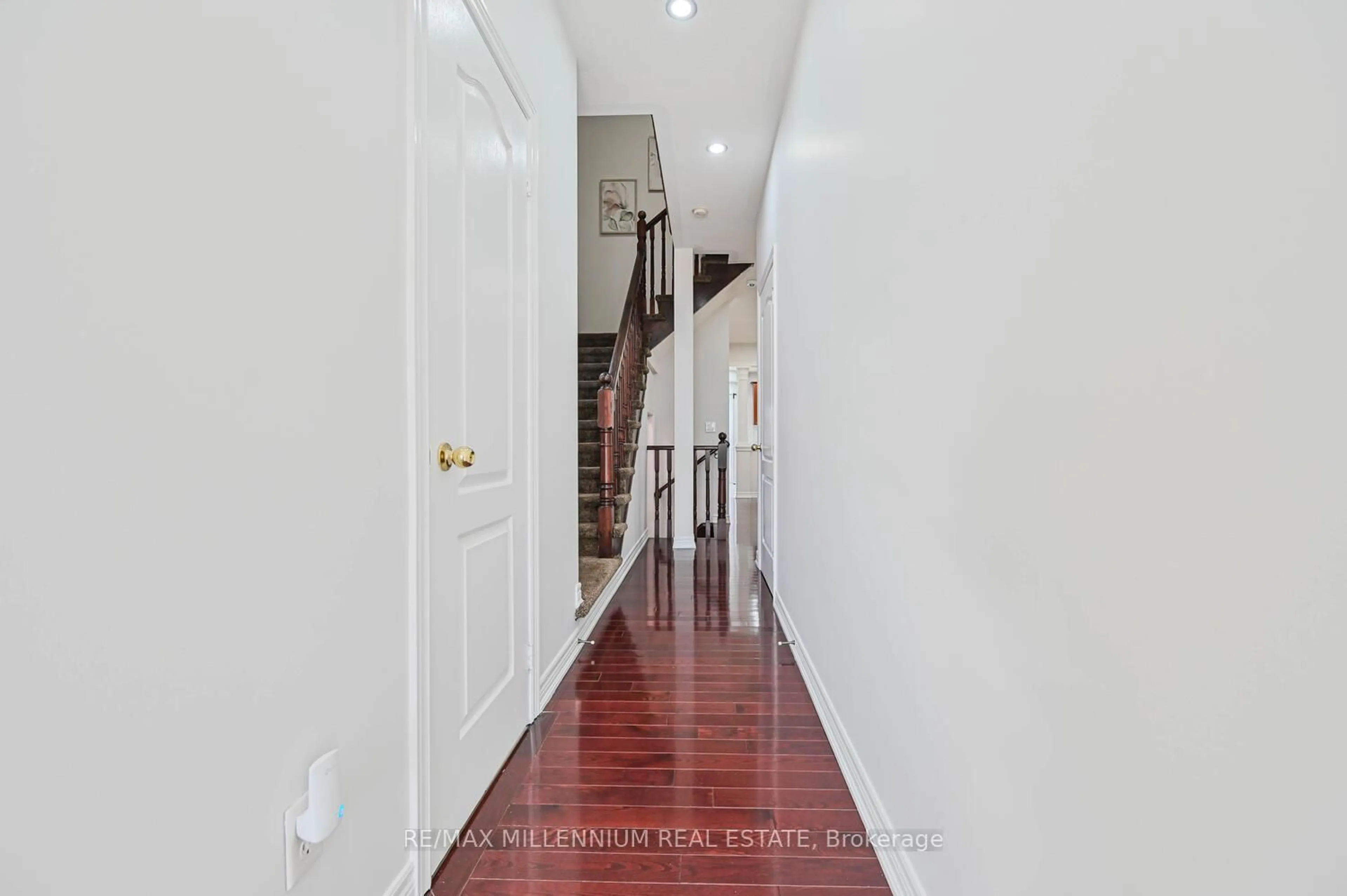 Indoor foyer for 56 Attview Cres, Brampton Ontario L6P 2R5