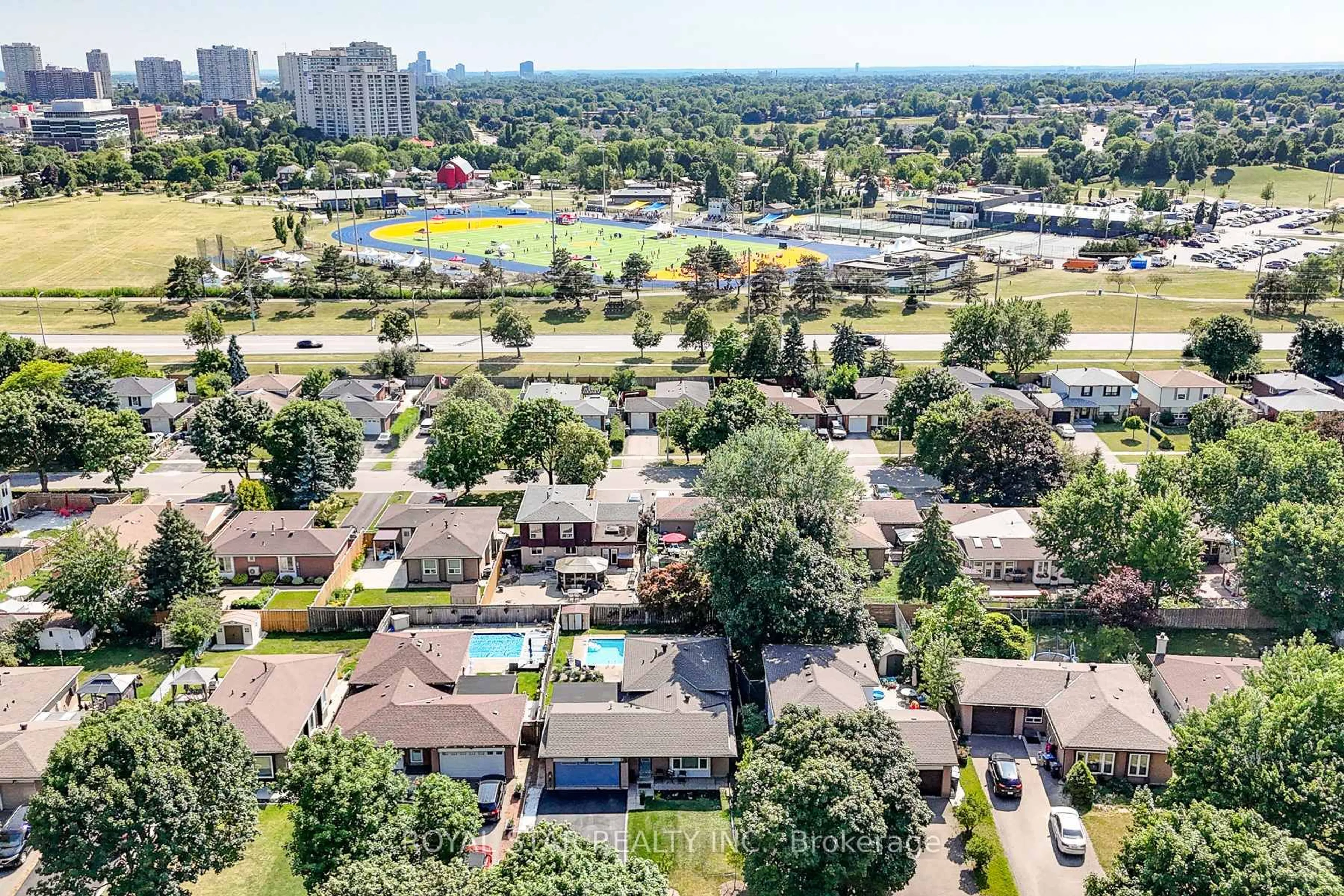 A pic from outside/outdoor area/front of a property/back of a property/a pic from drone, city buildings view from balcony for 74 Glebe Cres, Brampton Ontario L6S 1G1