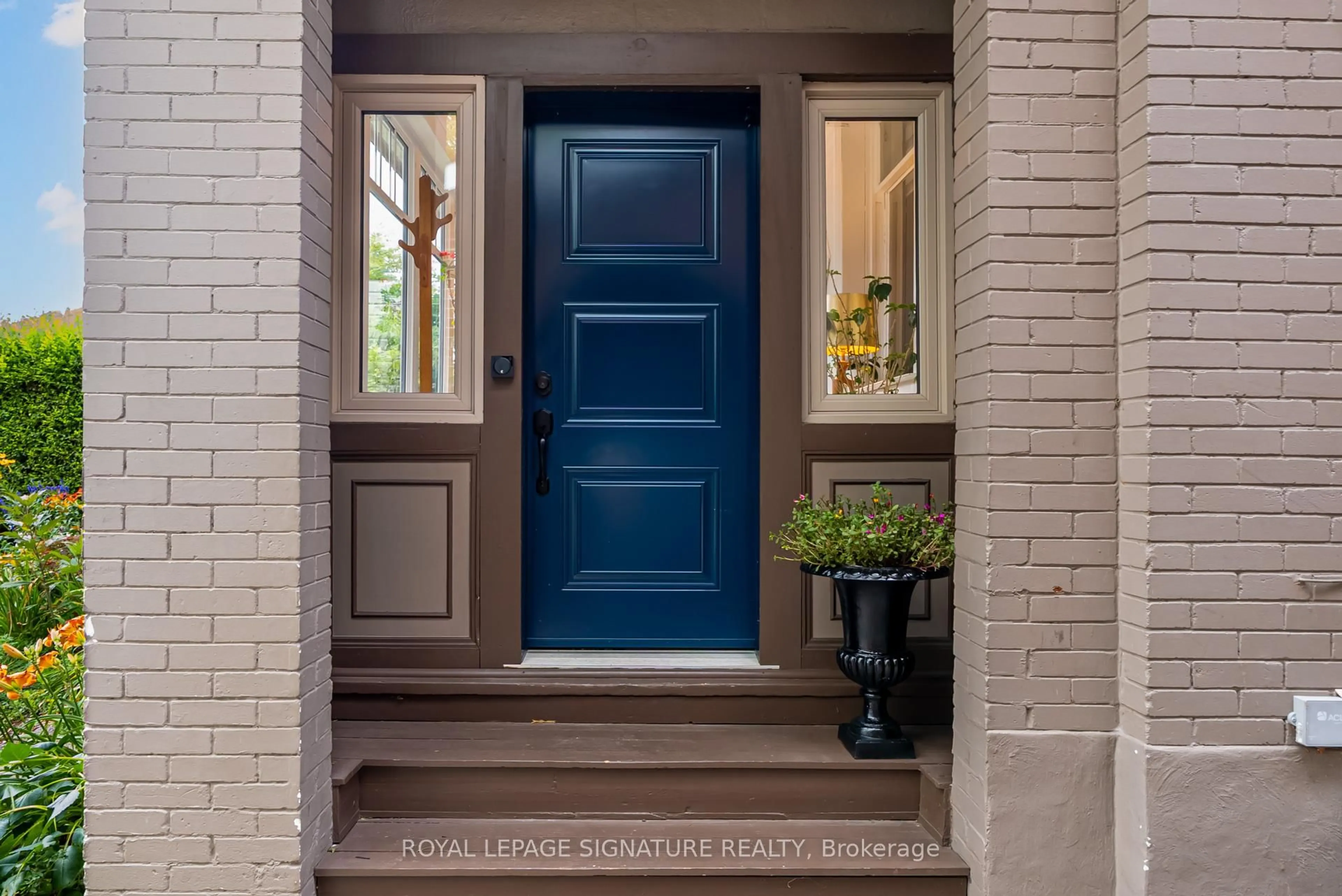 Indoor entryway for 81 Fourth St, Toronto Ontario M8V 2Y4