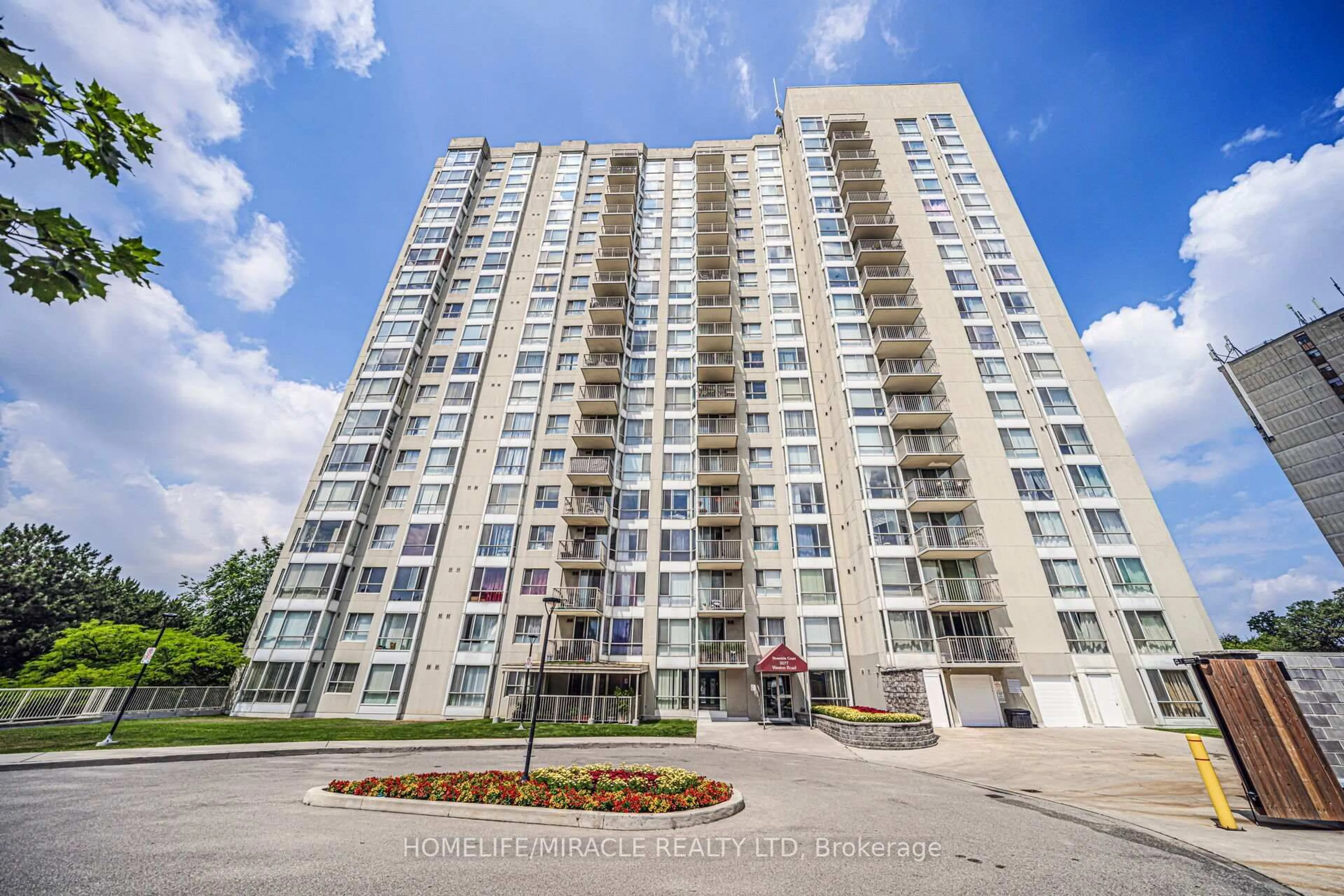 Patio, building for 3077 Weston Rd #1204, Toronto Ontario M9M 3A1