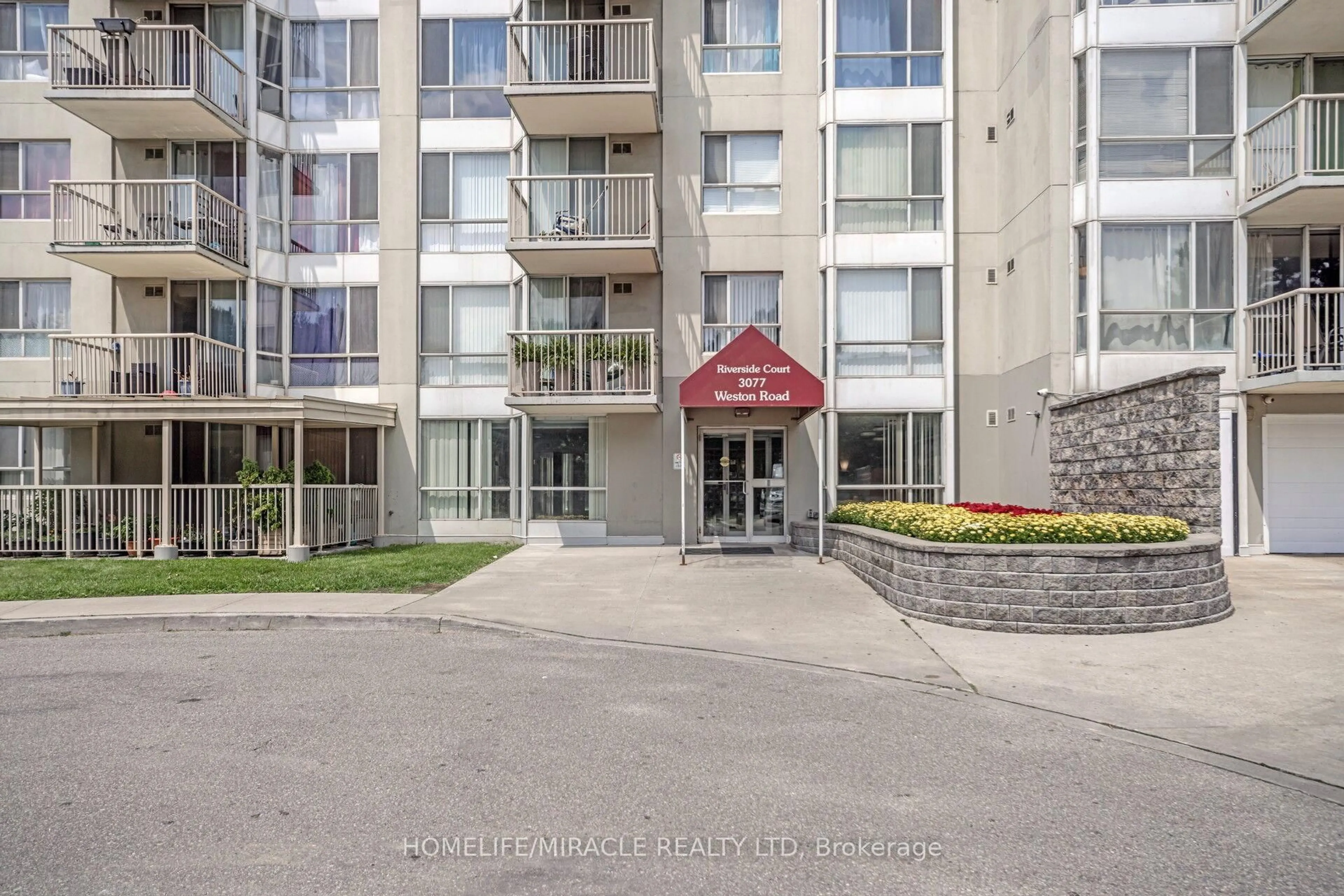 Indoor foyer for 3077 Weston Rd #1204, Toronto Ontario M9M 3A1