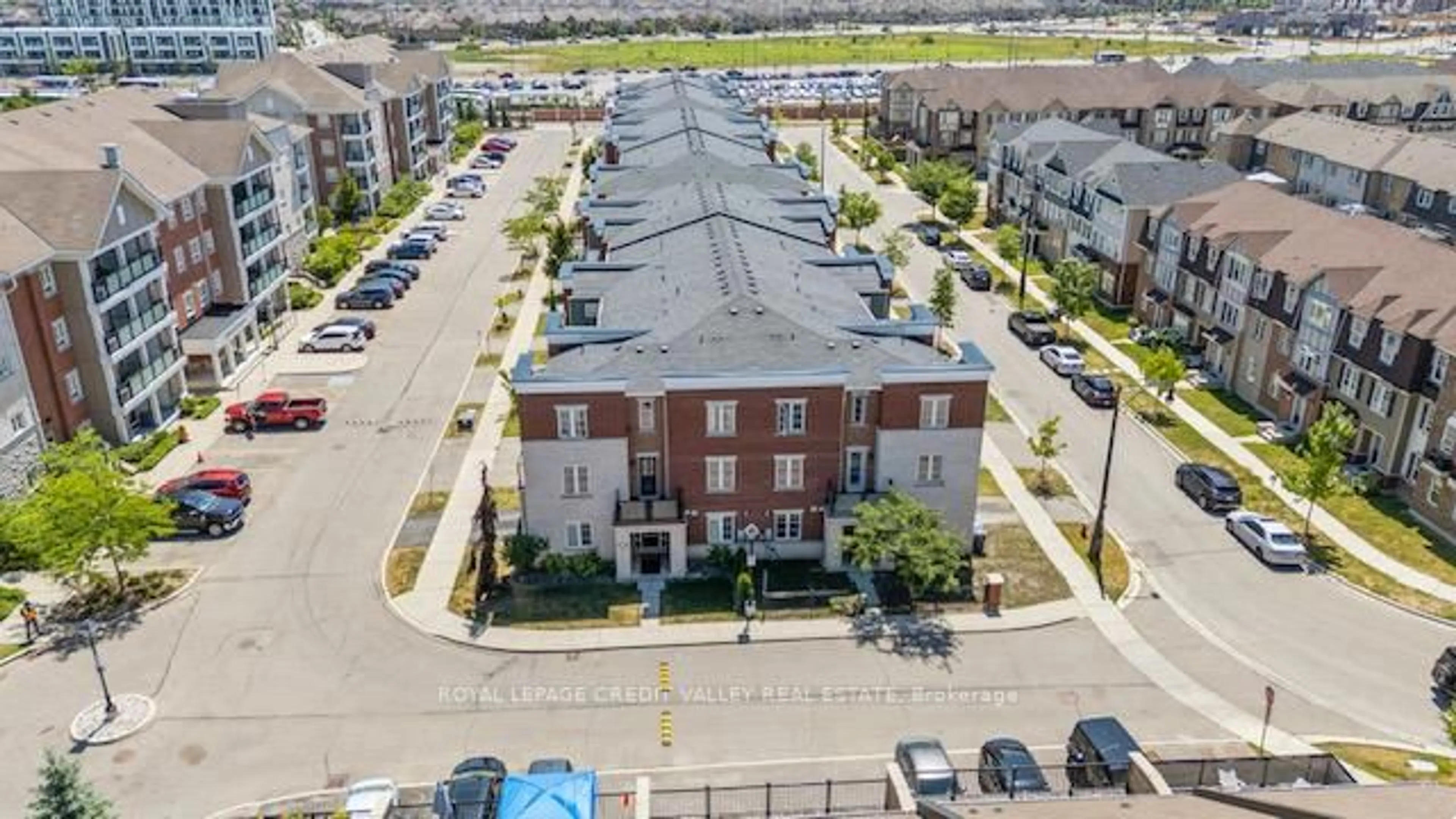 A pic from outside/outdoor area/front of a property/back of a property/a pic from drone, unknown for 118 Baycliffe Cres, Brampton Ontario L7A 3Z4