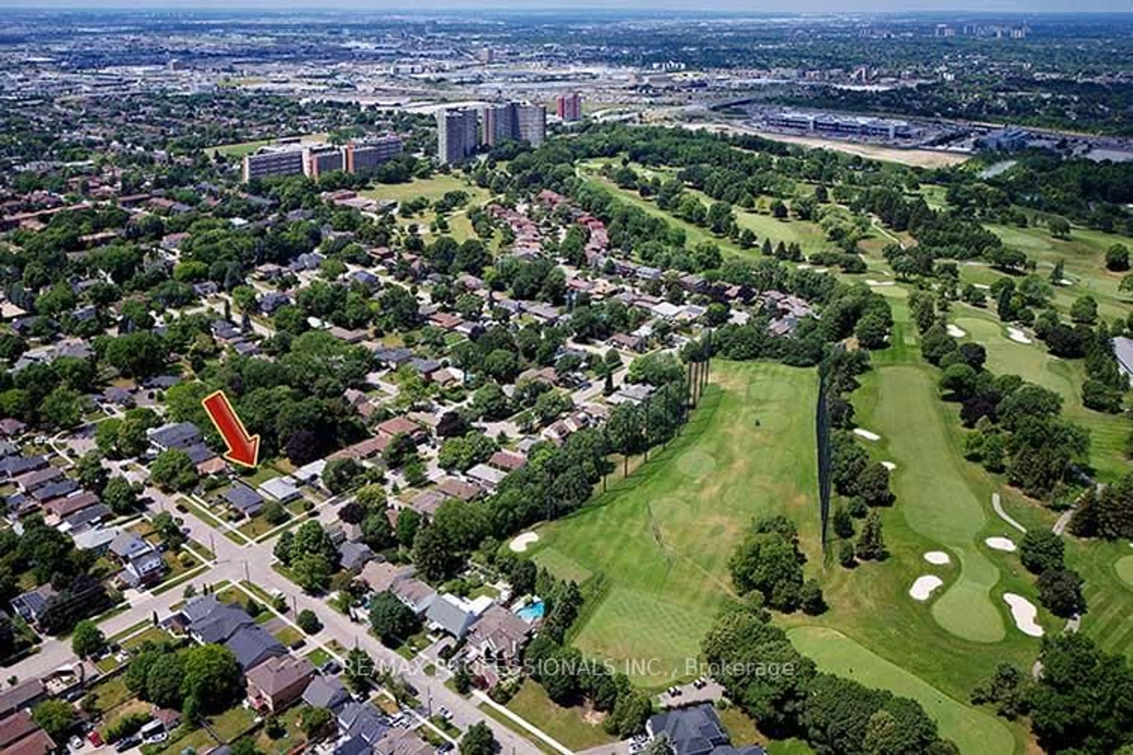 A pic from outside/outdoor area/front of a property/back of a property/a pic from drone, city buildings view from balcony for 10 Golfwood Hts, Toronto Ontario M9P 3L9