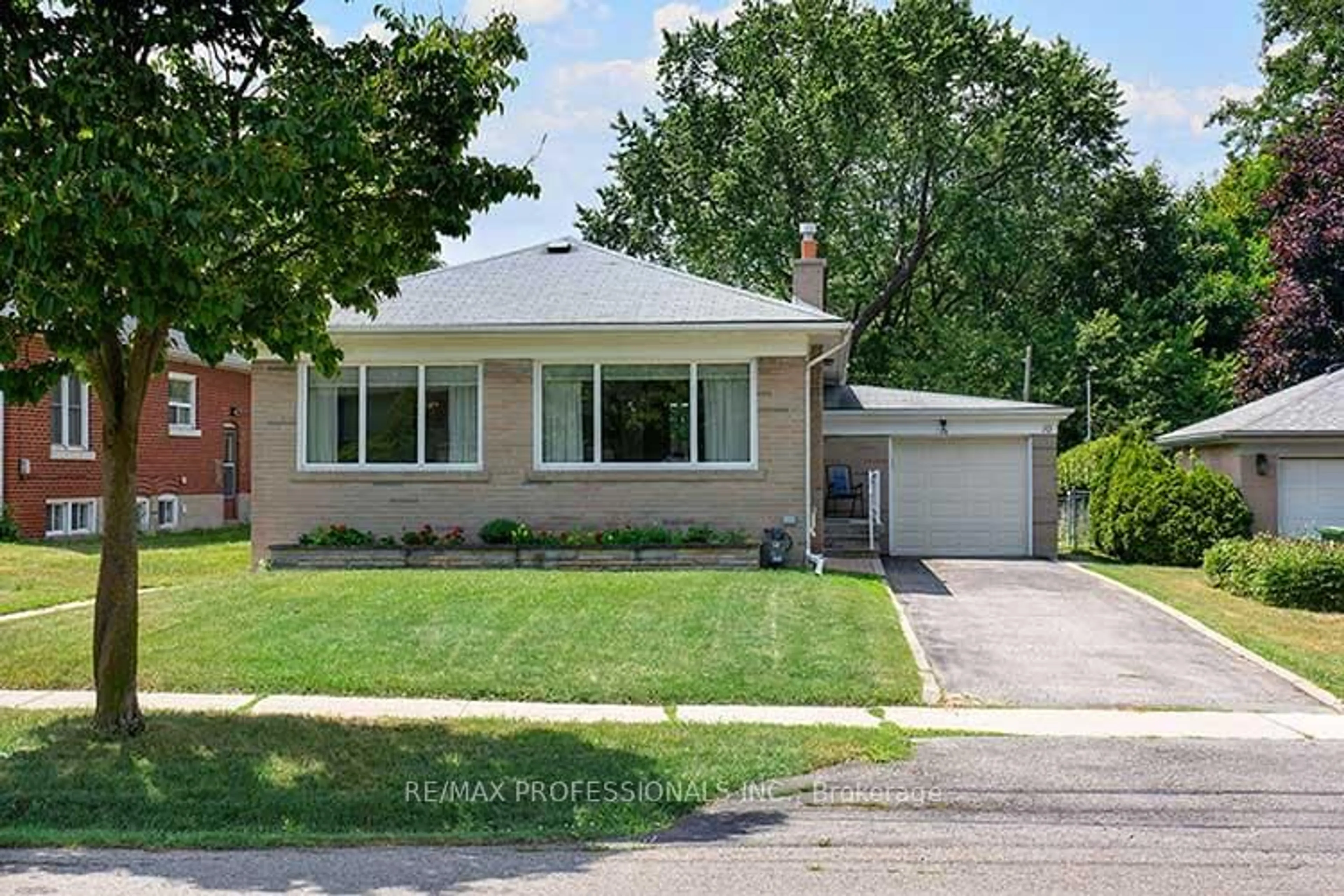 Home with brick exterior material, street for 10 Golfwood Hts, Toronto Ontario M9P 3L9