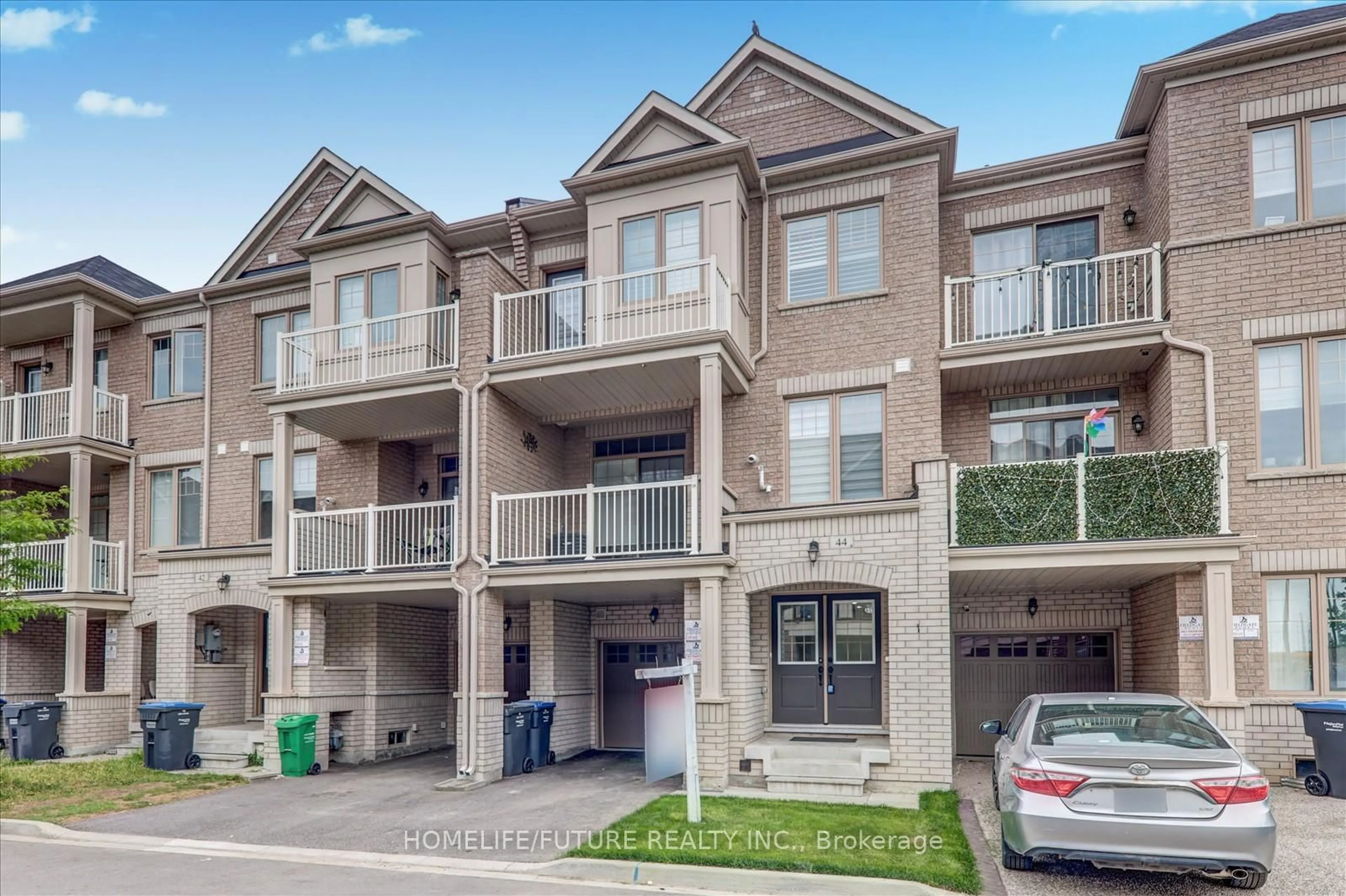 A pic from outside/outdoor area/front of a property/back of a property/a pic from drone, street for 44 Haymarket Dr, Brampton Ontario L7A 5C1