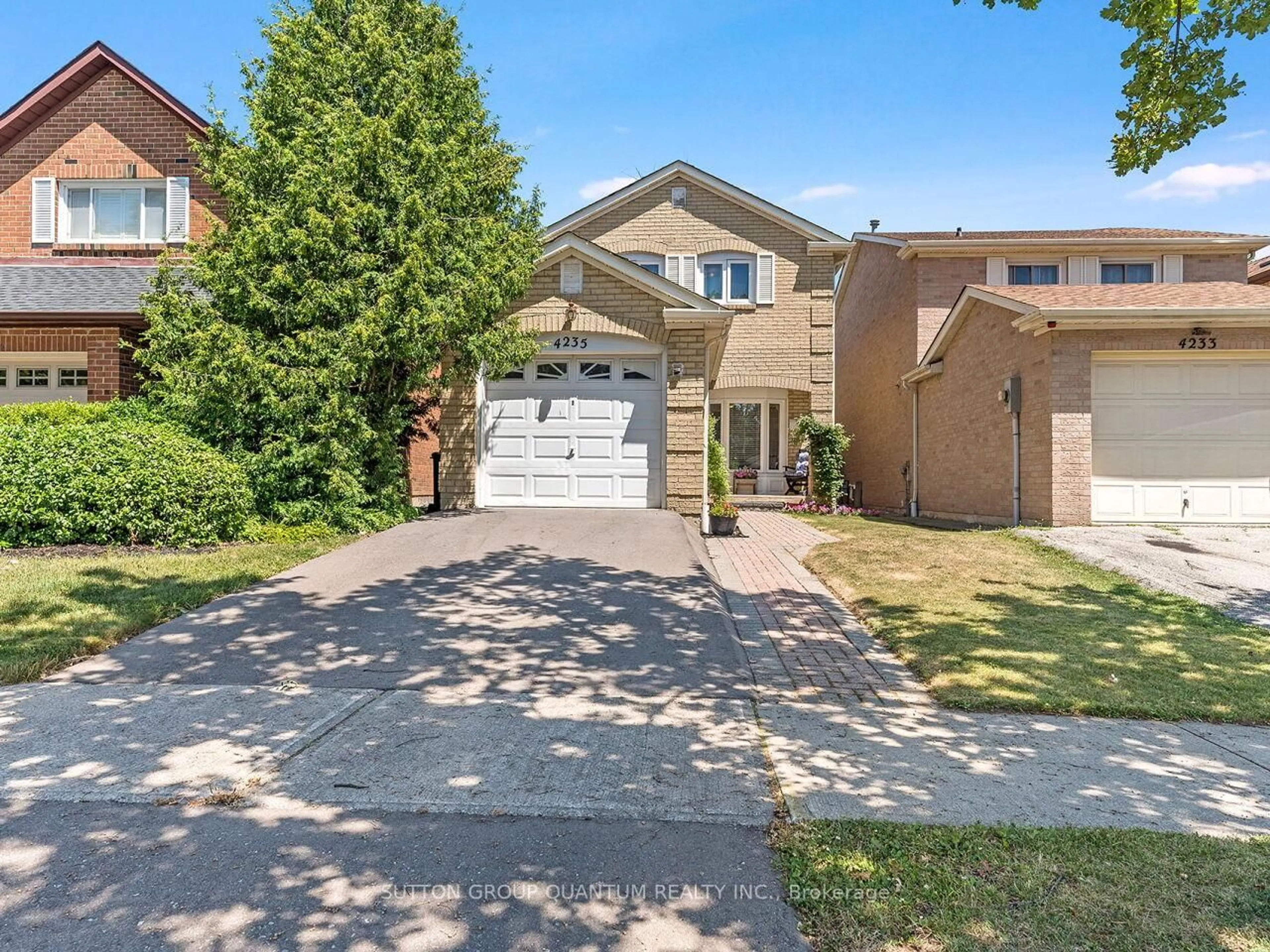 Home with brick exterior material, street for 4235 Sawmill Valley Dr, Mississauga Ontario L5L 3K9