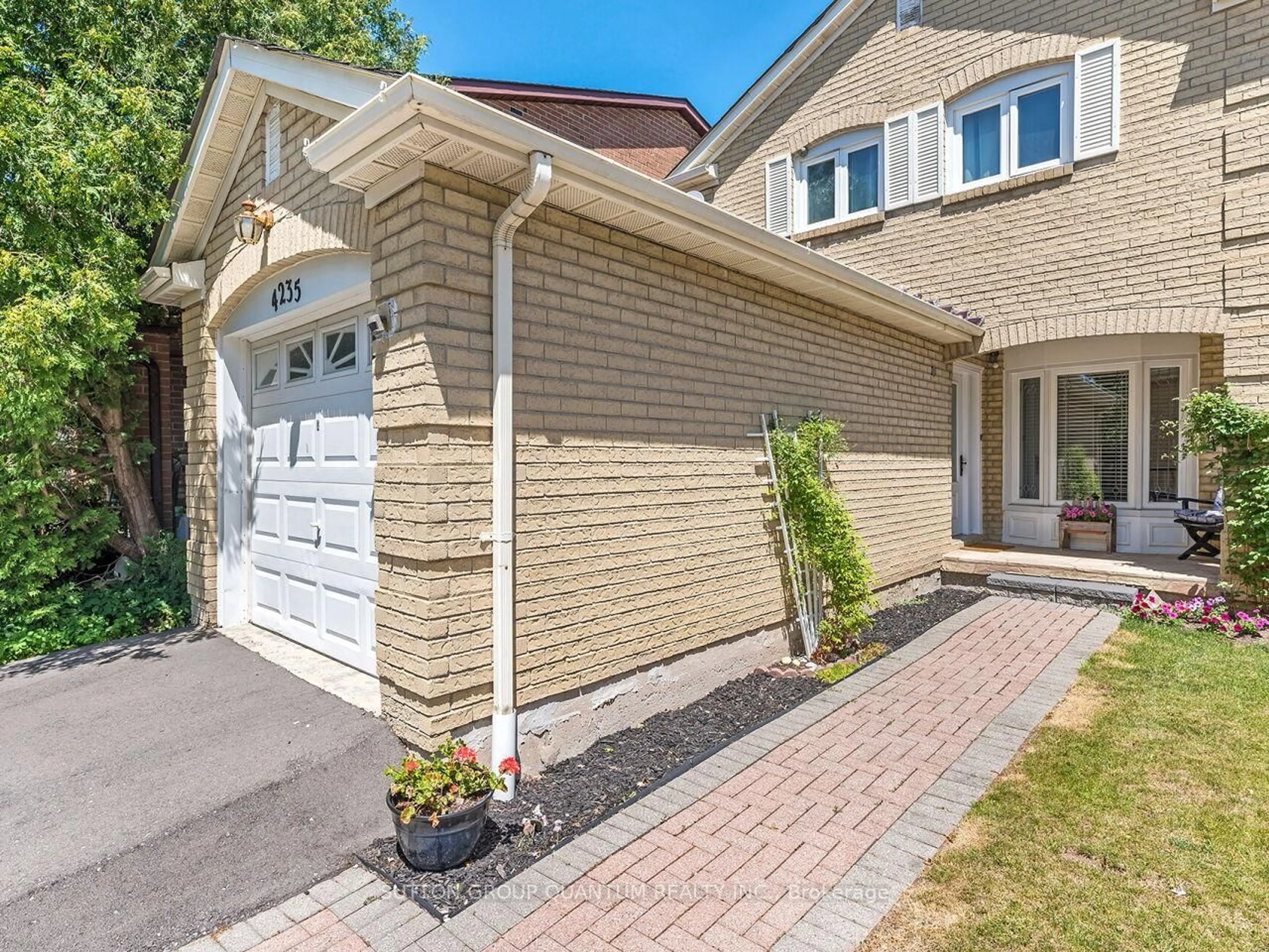 Home with brick exterior material, street for 4235 Sawmill Valley Dr, Mississauga Ontario L5L 3K9