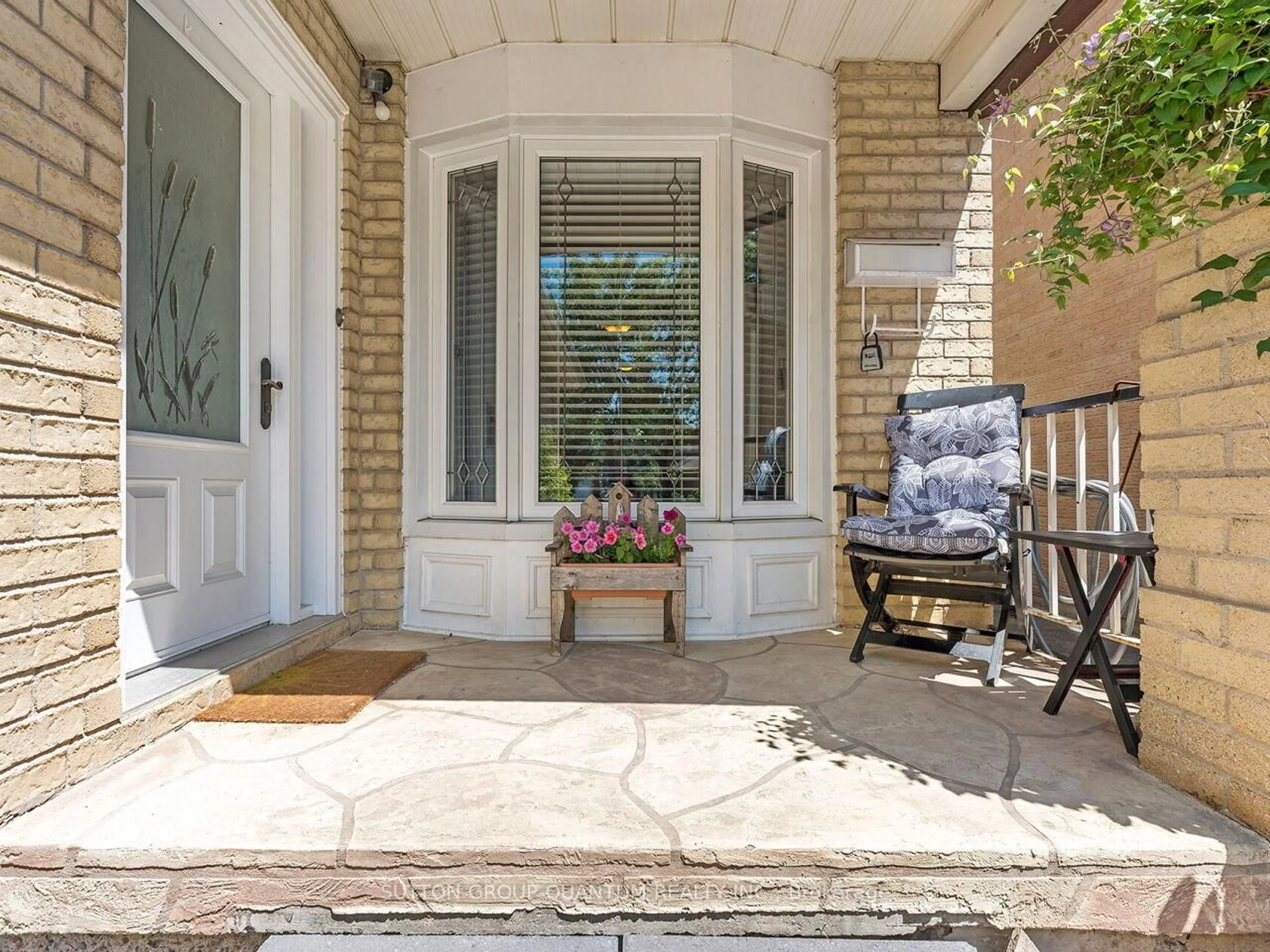 Indoor entryway for 4235 Sawmill Valley Dr, Mississauga Ontario L5L 3K9