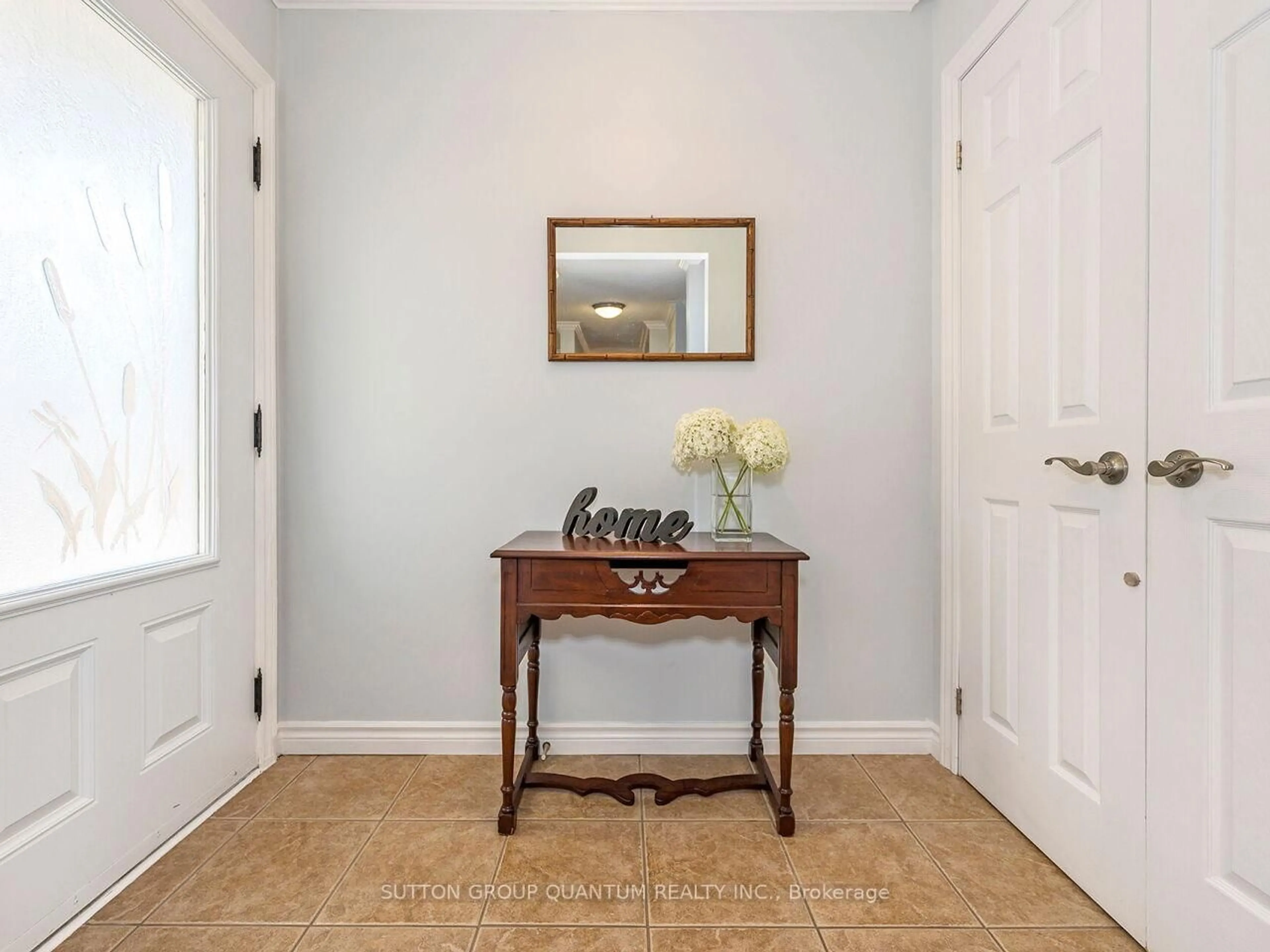 Indoor entryway for 4235 Sawmill Valley Dr, Mississauga Ontario L5L 3K9