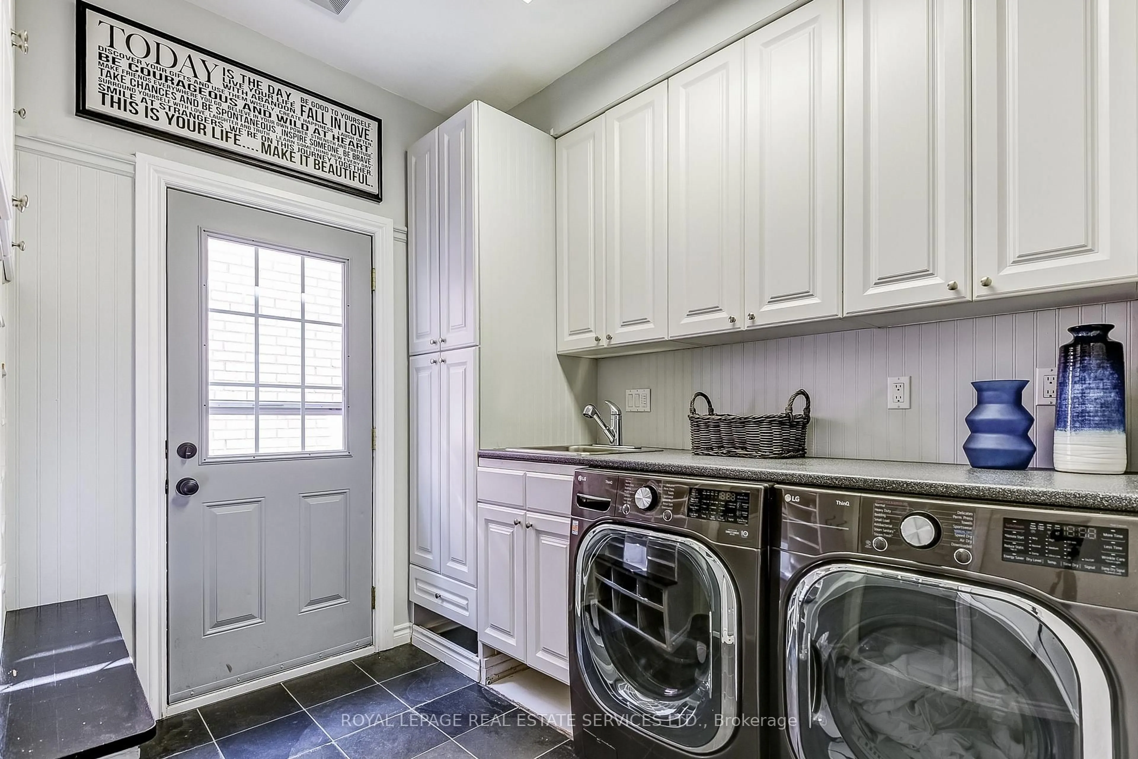 Laundry room for 2783 Duncairn Dr, Mississauga Ontario L5M 5C6