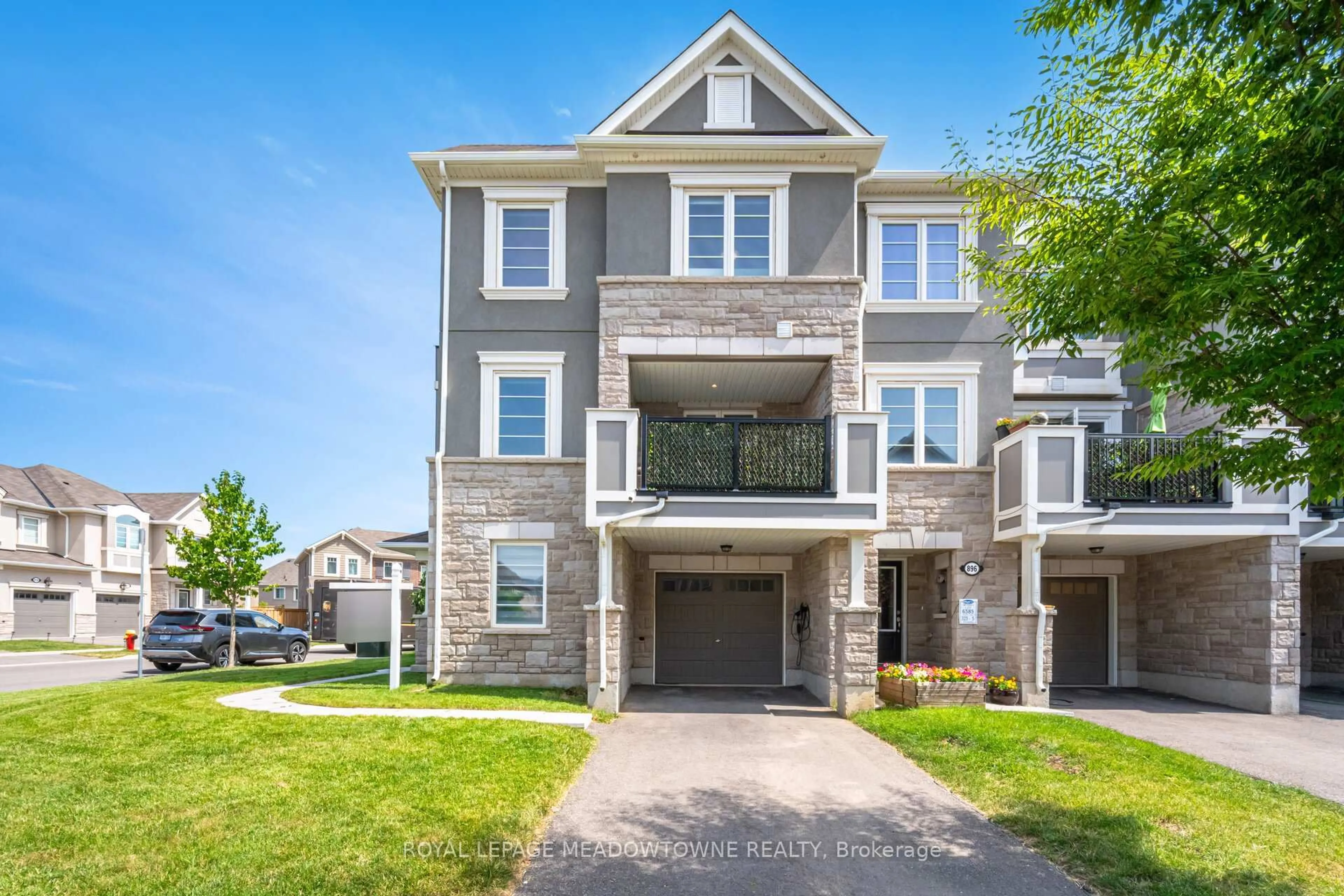 Home with vinyl exterior material, street for 898 Cactus Pt, Milton Ontario L9T 2X5