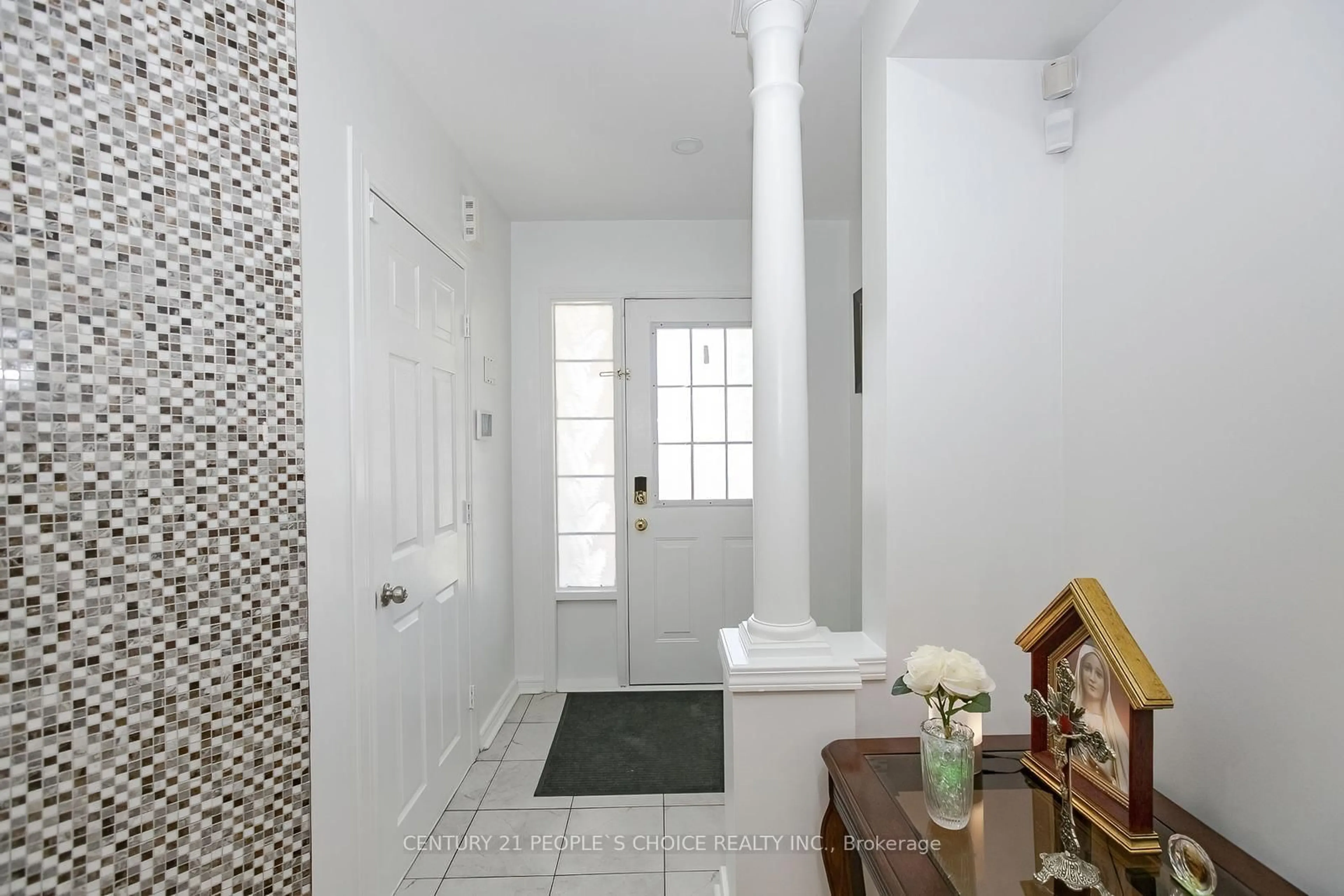 Indoor entryway for 47 Garibaldi Dr, Brampton Ontario L6X 4Z2