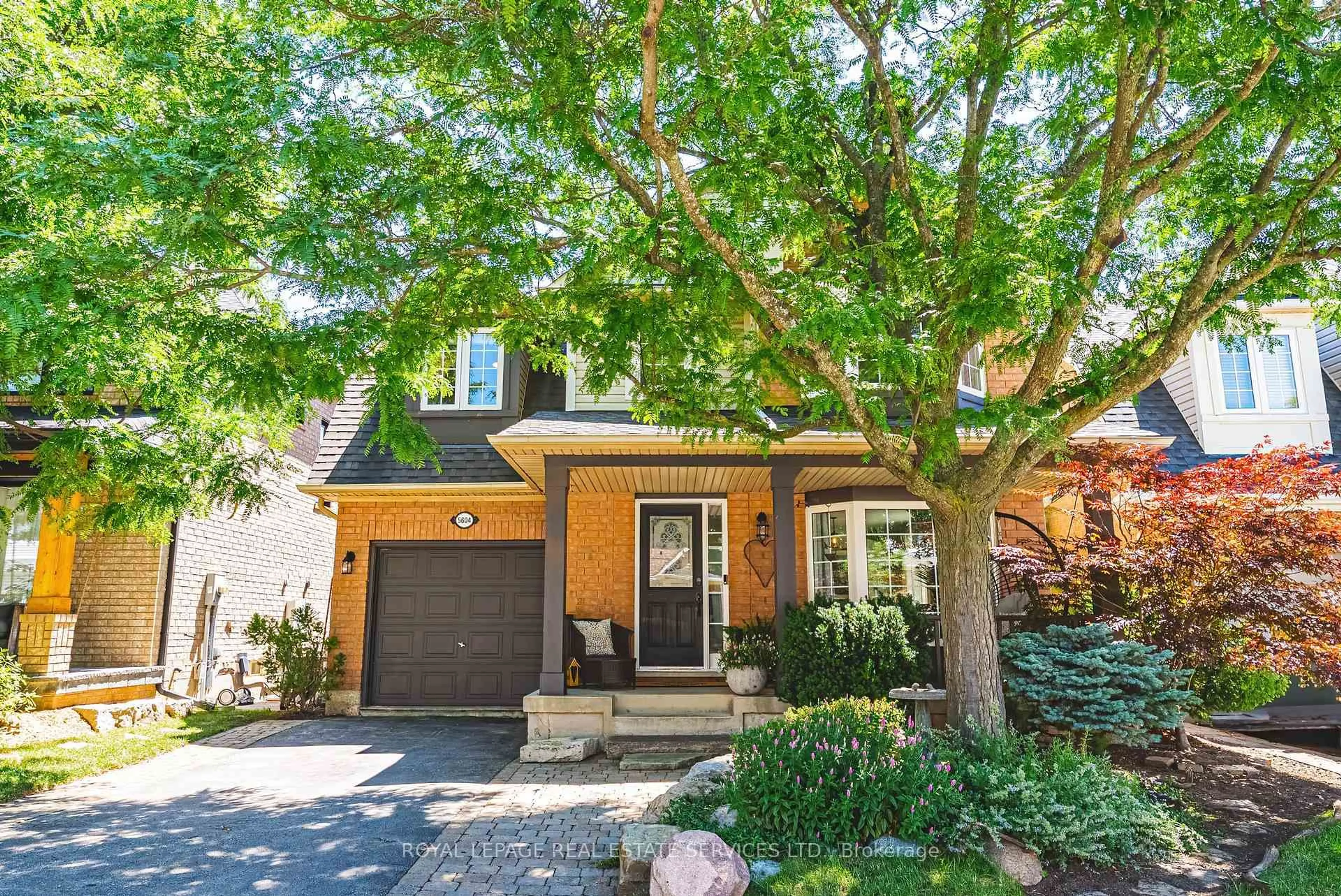 Home with brick exterior material, street for 5604 Thorn Lane, Burlington Ontario L7L 6T5