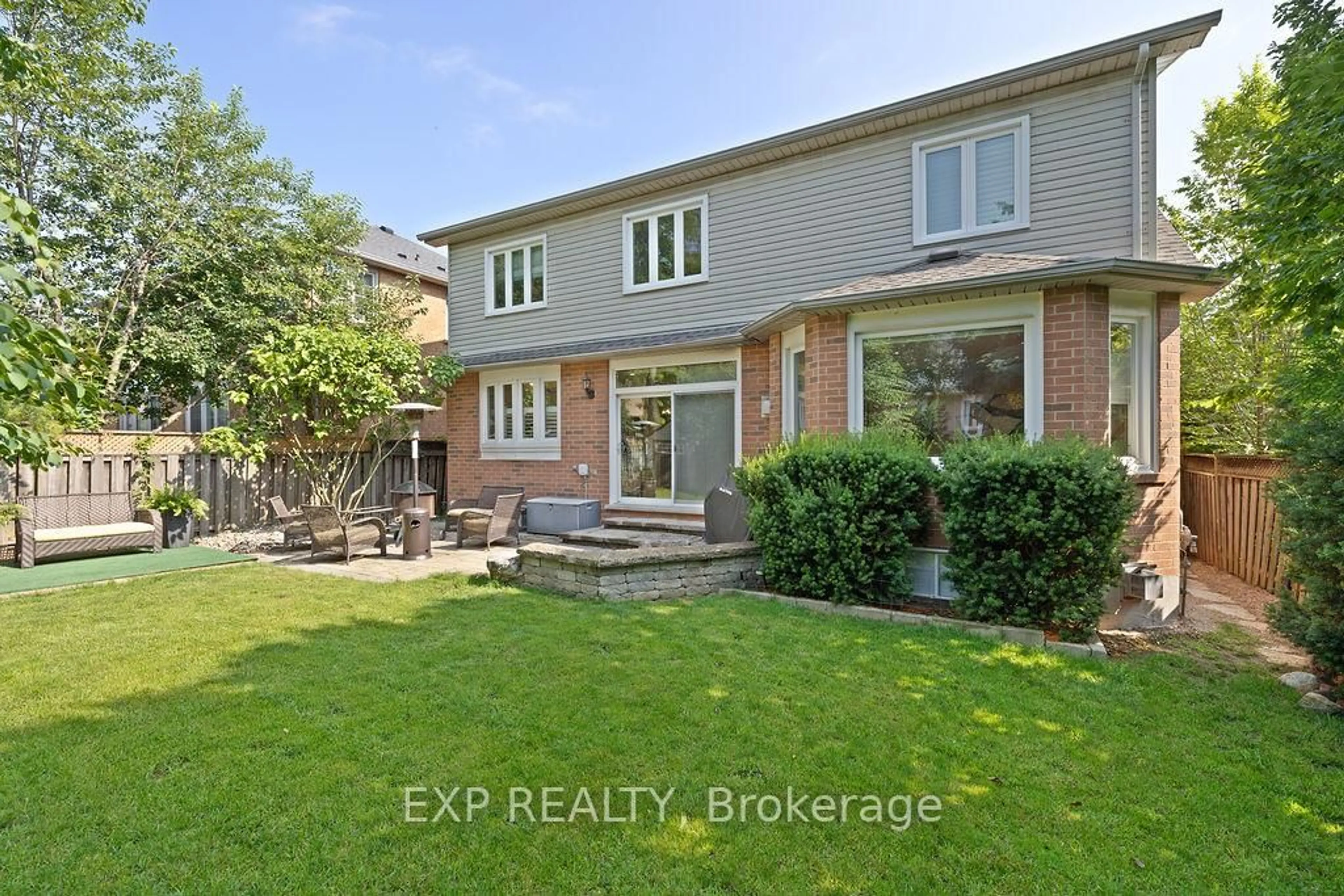 A pic from outside/outdoor area/front of a property/back of a property/a pic from drone, street for 1829 Glenvista Dr, Oakville Ontario L6H 6K5