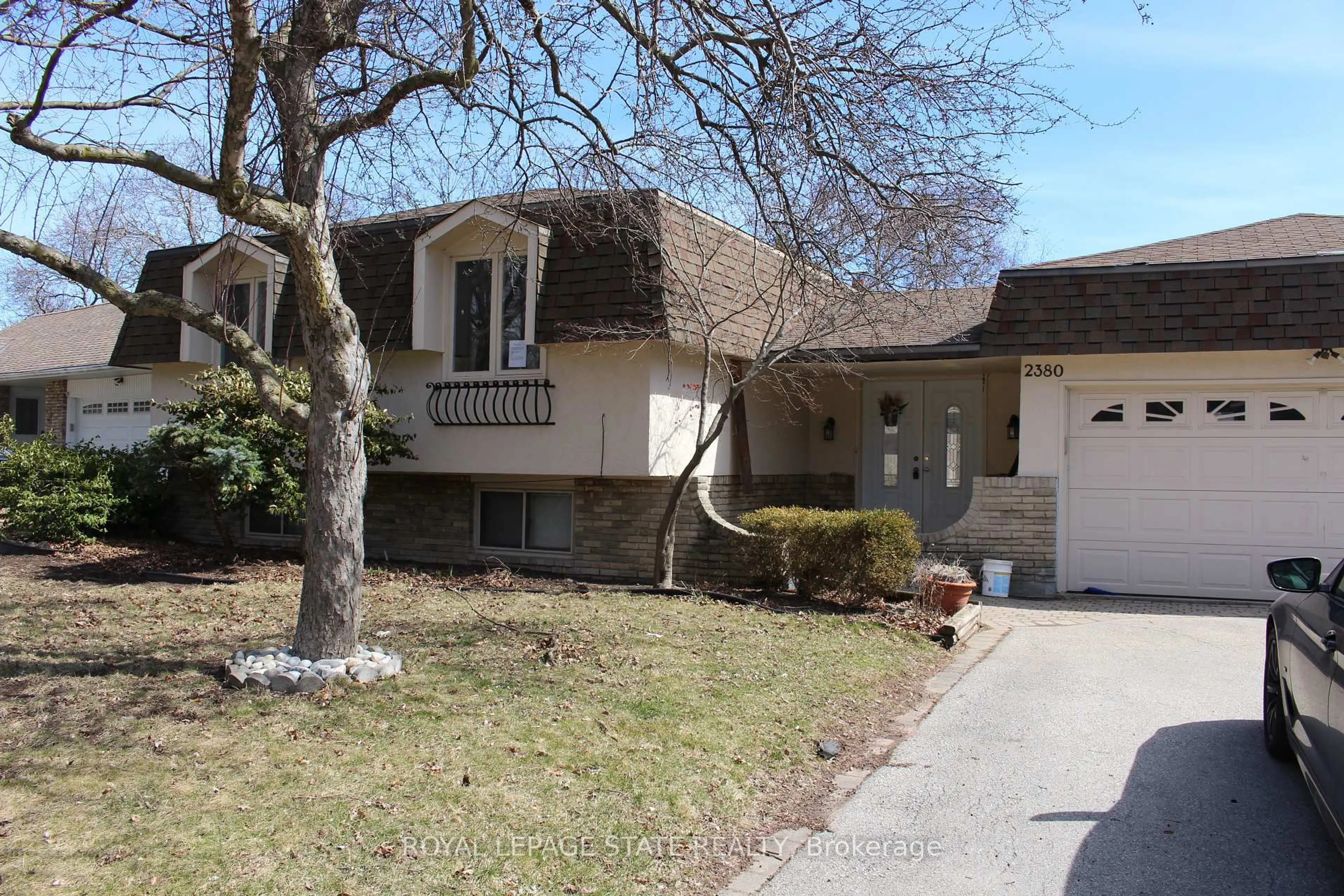 Home with vinyl exterior material, street for 2380 Bridge Rd, Oakville Ontario L6L 2G6