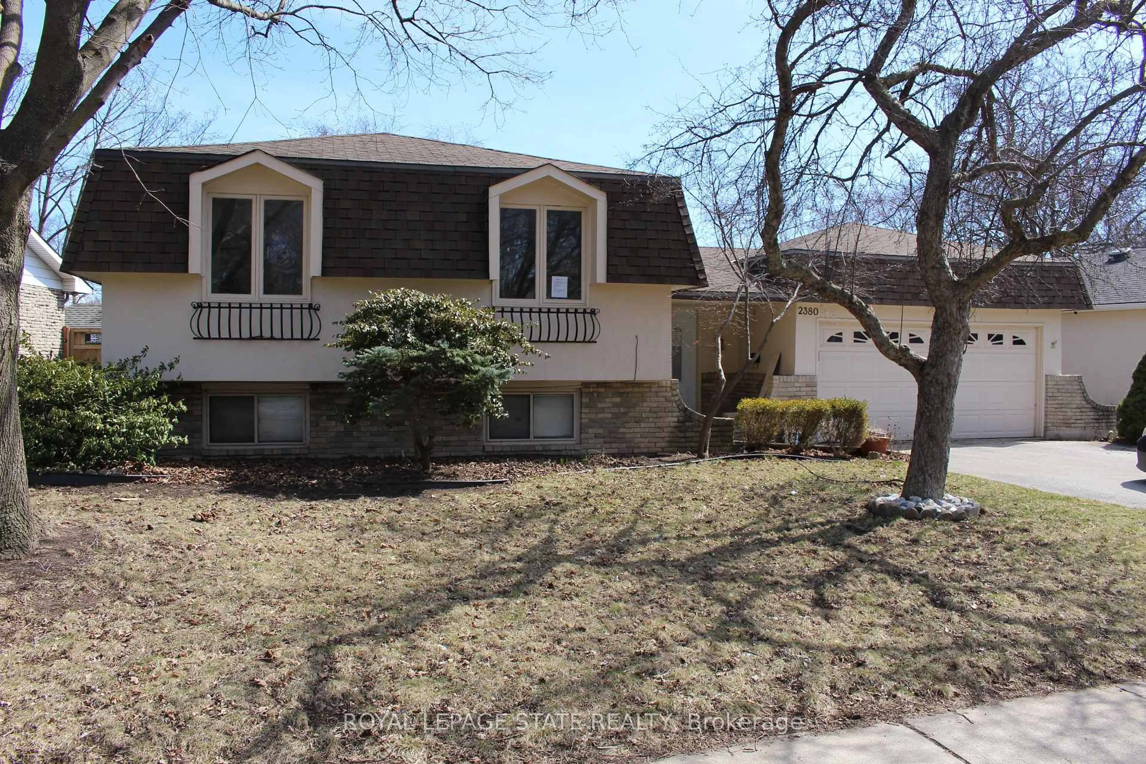 Home with vinyl exterior material, street for 2380 Bridge Rd, Oakville Ontario L6L 2G6
