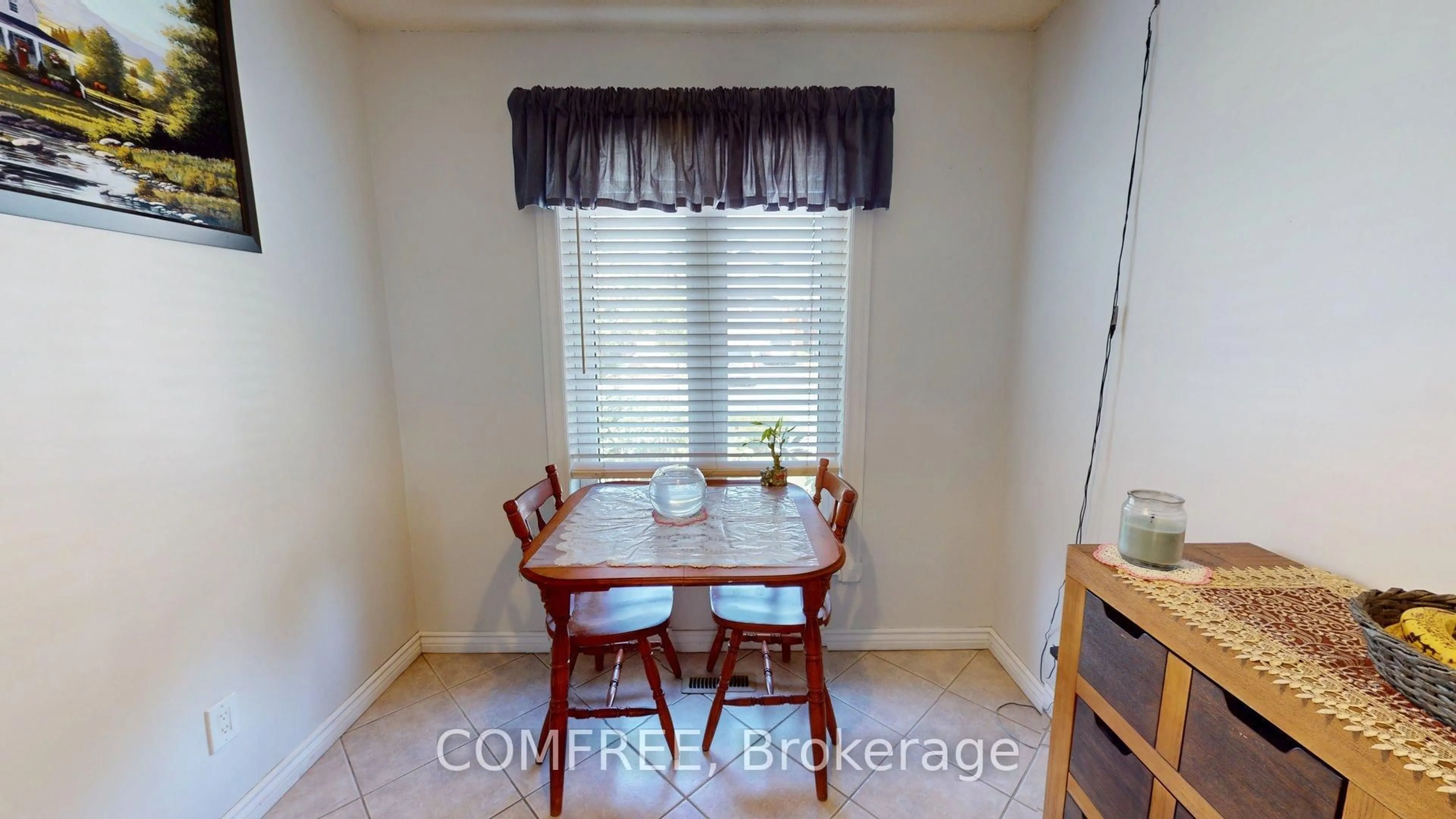 Dining room, unknown for 17 Ashurst Cres, Brampton Ontario L6V 3N6