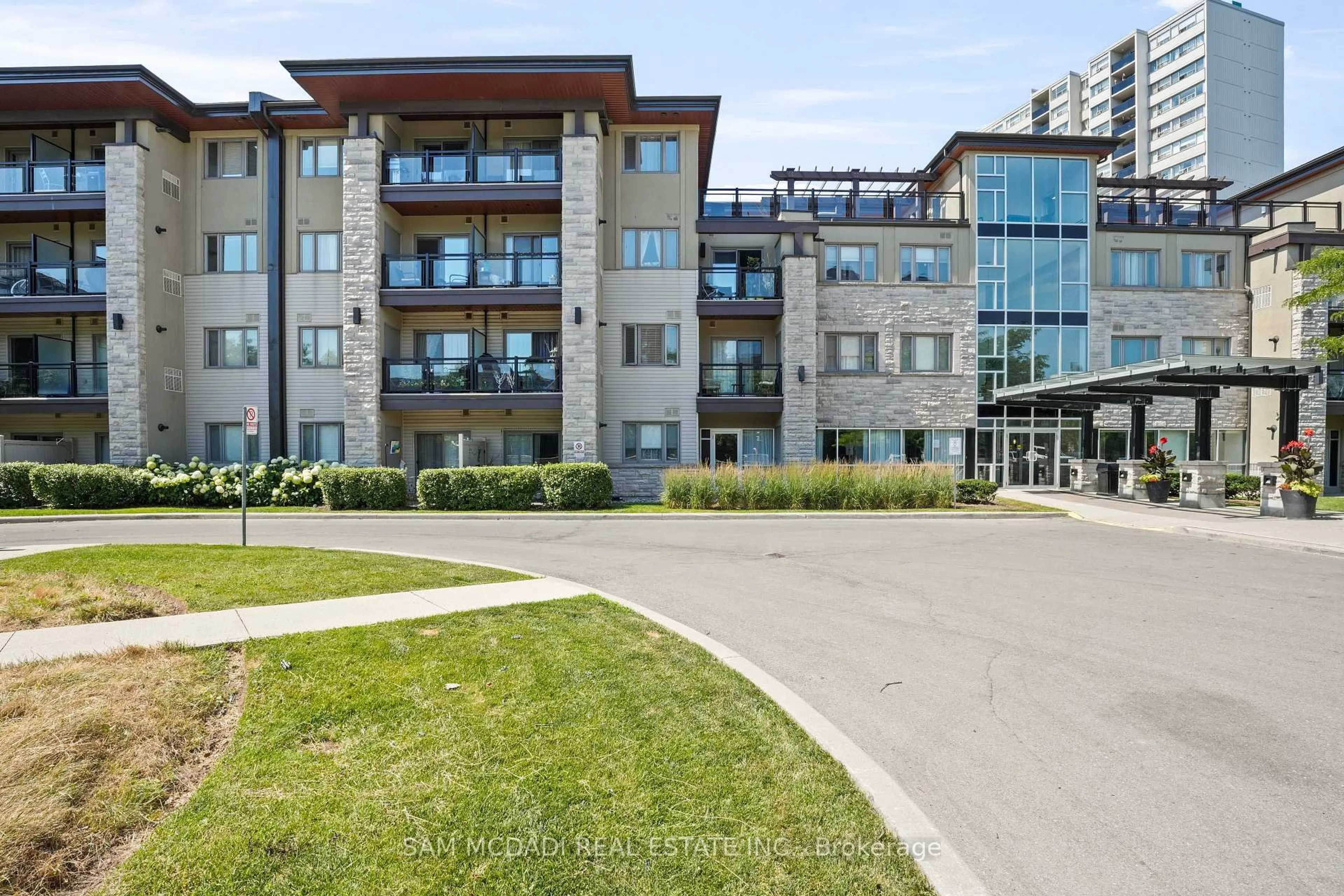 Patio, unknown for 570 Lolita Gdns #131, Mississauga Ontario L5A 0A1