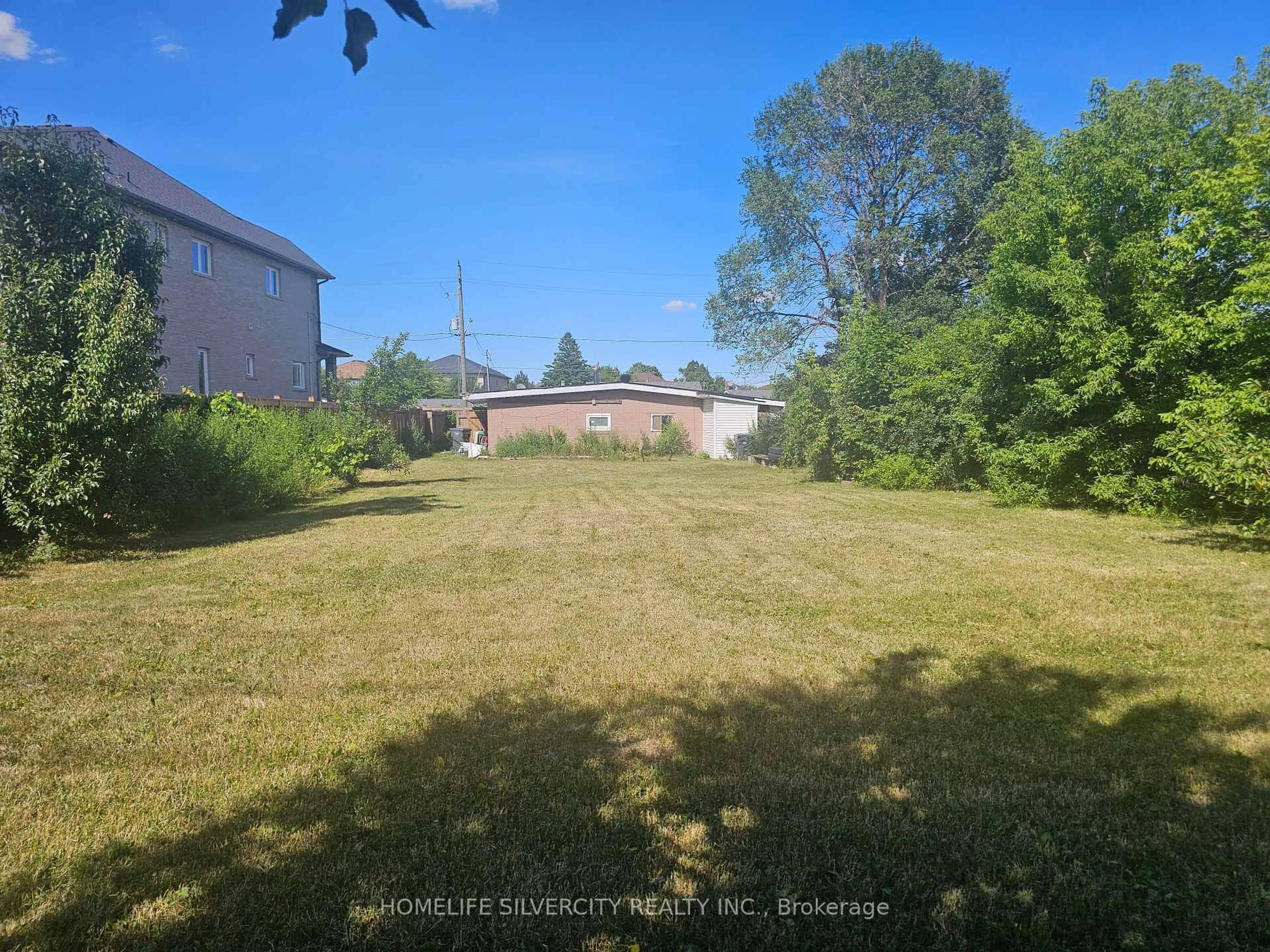 A pic from outside/outdoor area/front of a property/back of a property/a pic from drone, unknown for 7530 Redstone Rd, Mississauga Ontario L4T 2B8