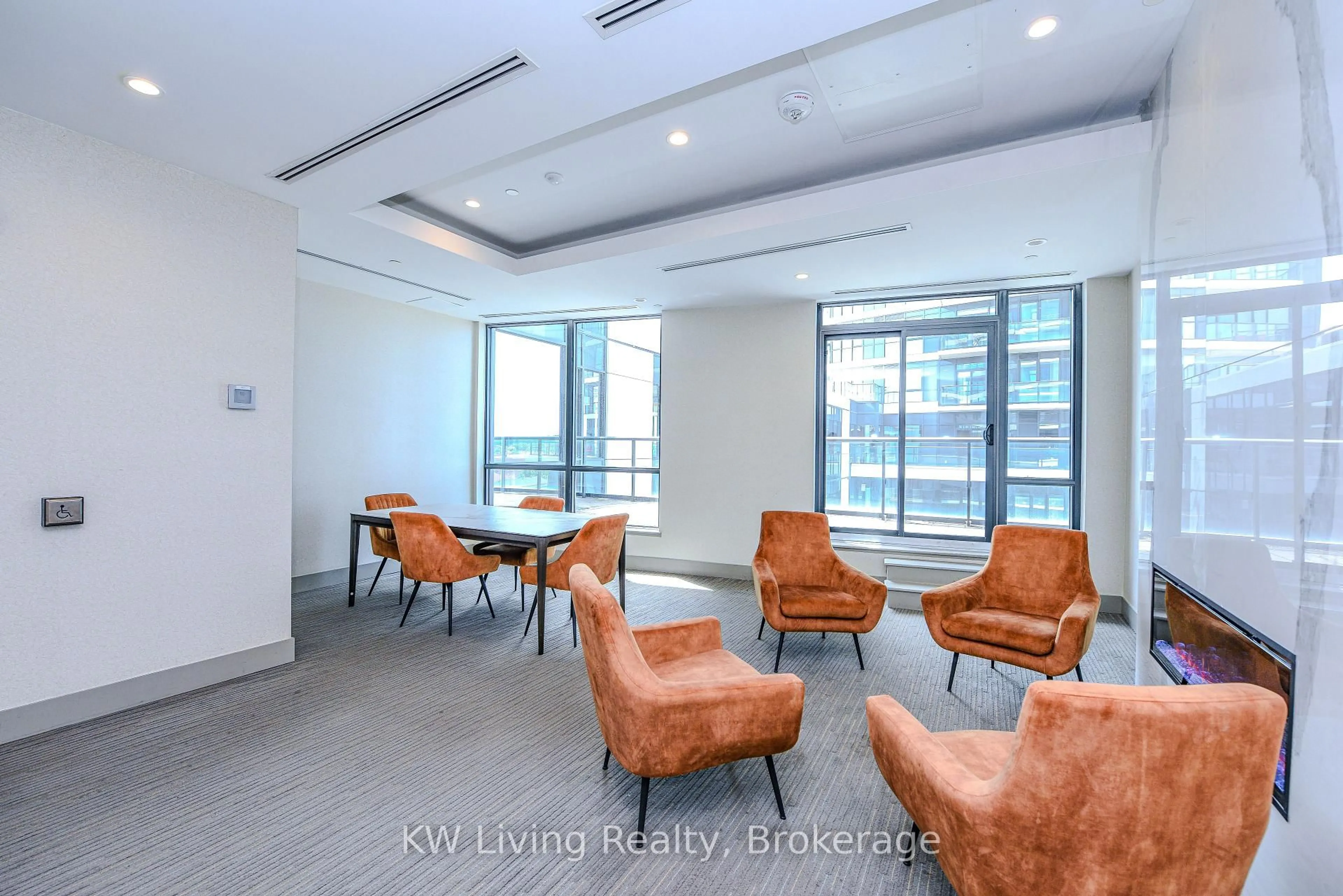 Indoor foyer for 65 Watergarden Dr #810, Mississauga Ontario L5R 0G9
