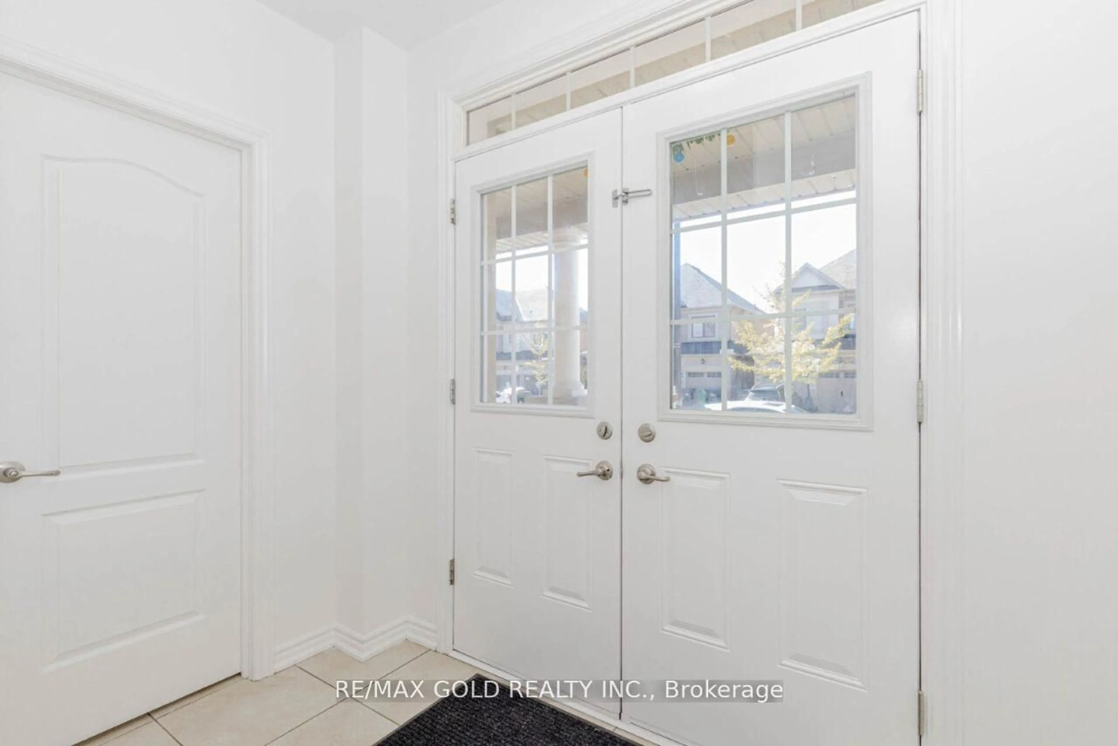 Indoor entryway for 74 Bucksaw St, Brampton Ontario L7A 4R3