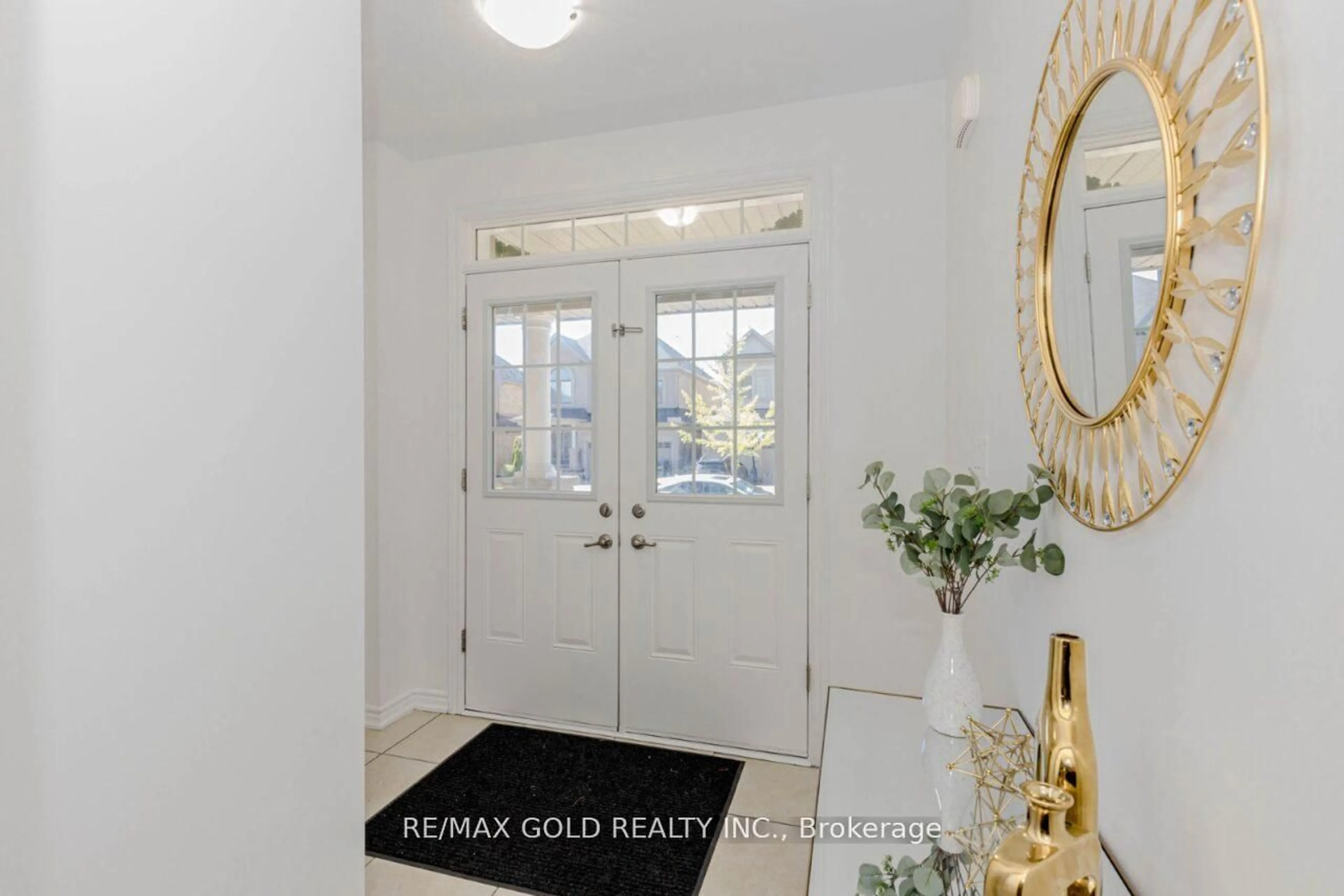 Indoor entryway for 74 Bucksaw St, Brampton Ontario L7A 4R3