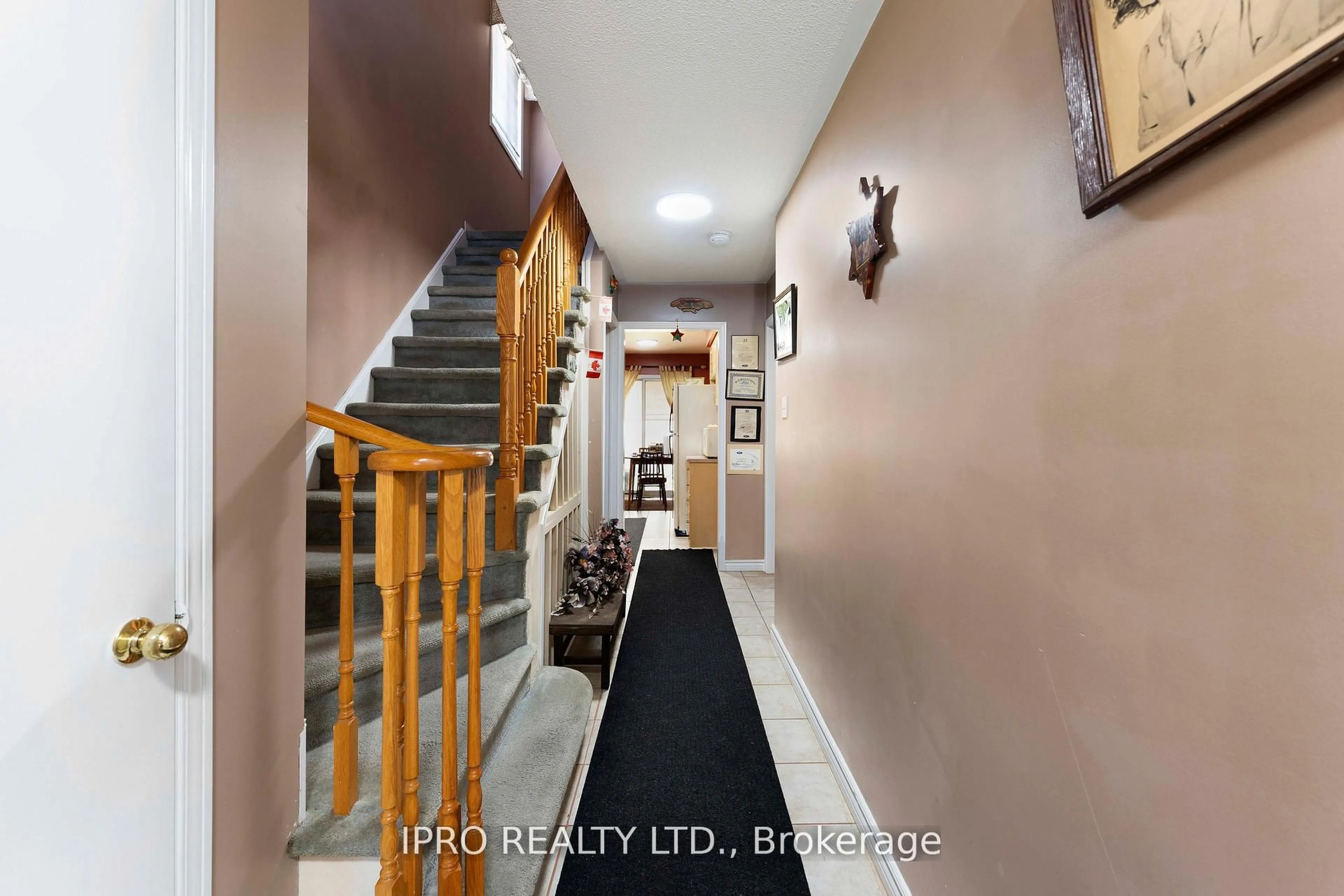 Indoor foyer for 5607 Palmerston Cres, Mississauga Ontario L5M 5Y6